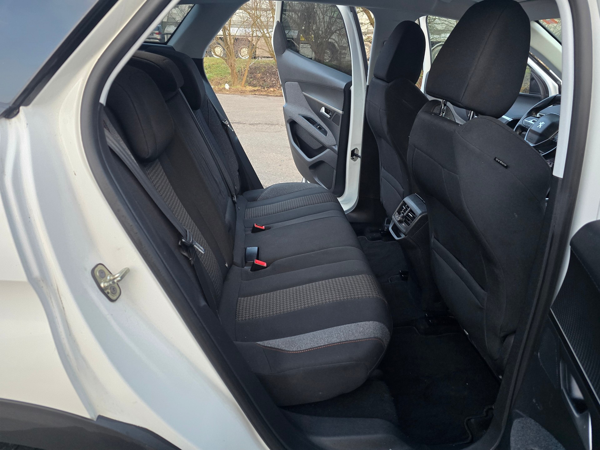 PEUGEOT 3008 1.2 PureTech Access-image-13