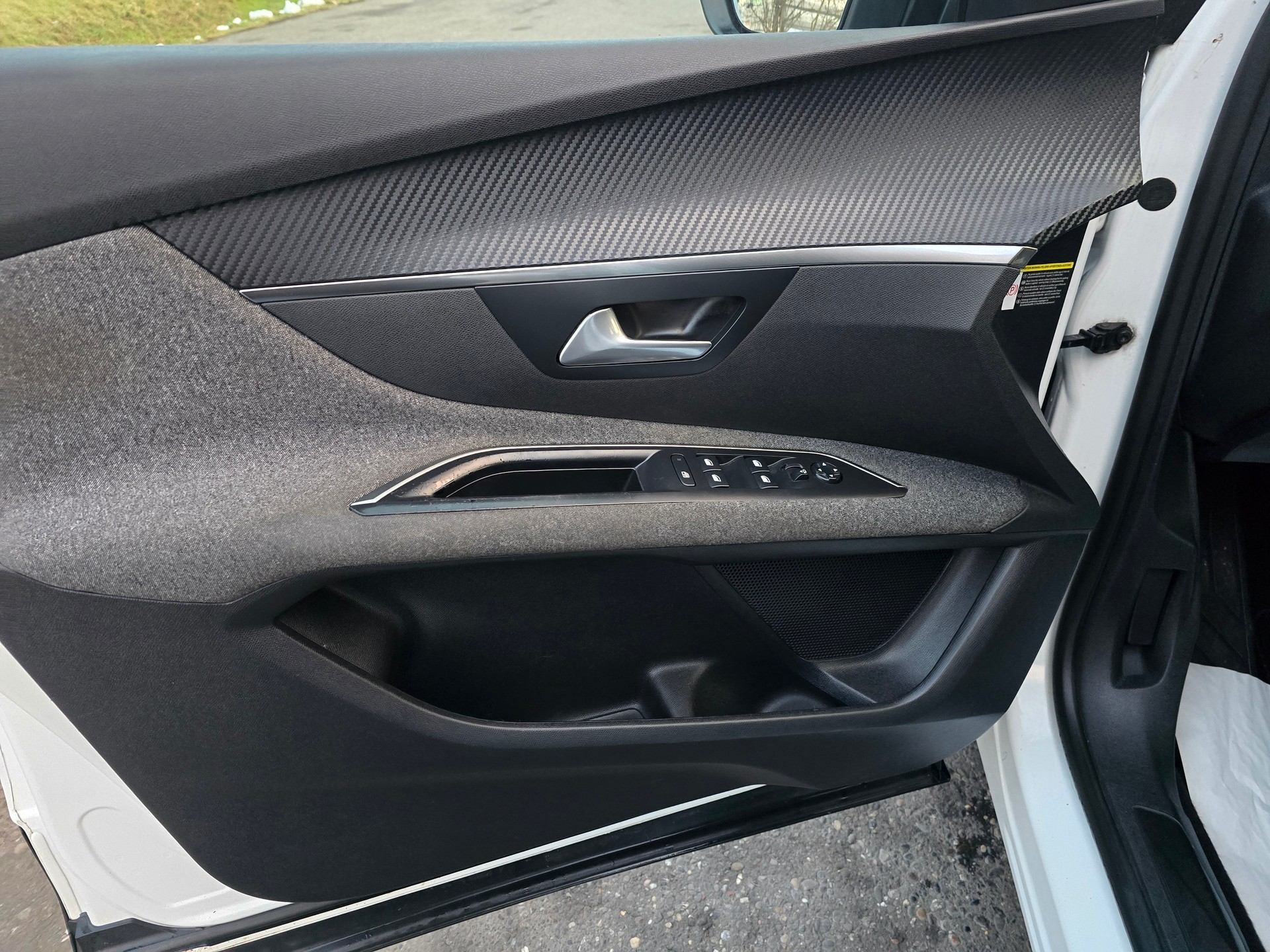 PEUGEOT 3008 1.2 PureTech Access-image-14