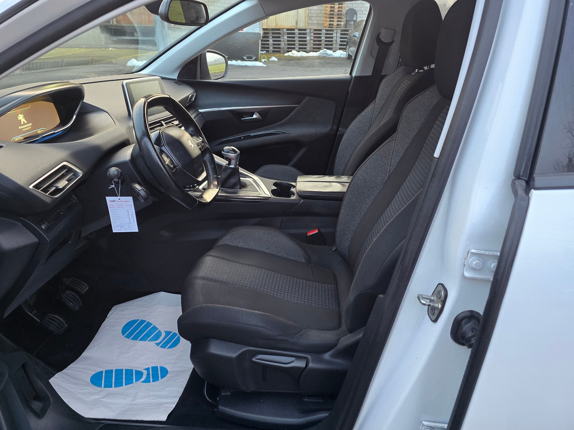 PEUGEOT 3008 1.2 PureTech Access-image-9