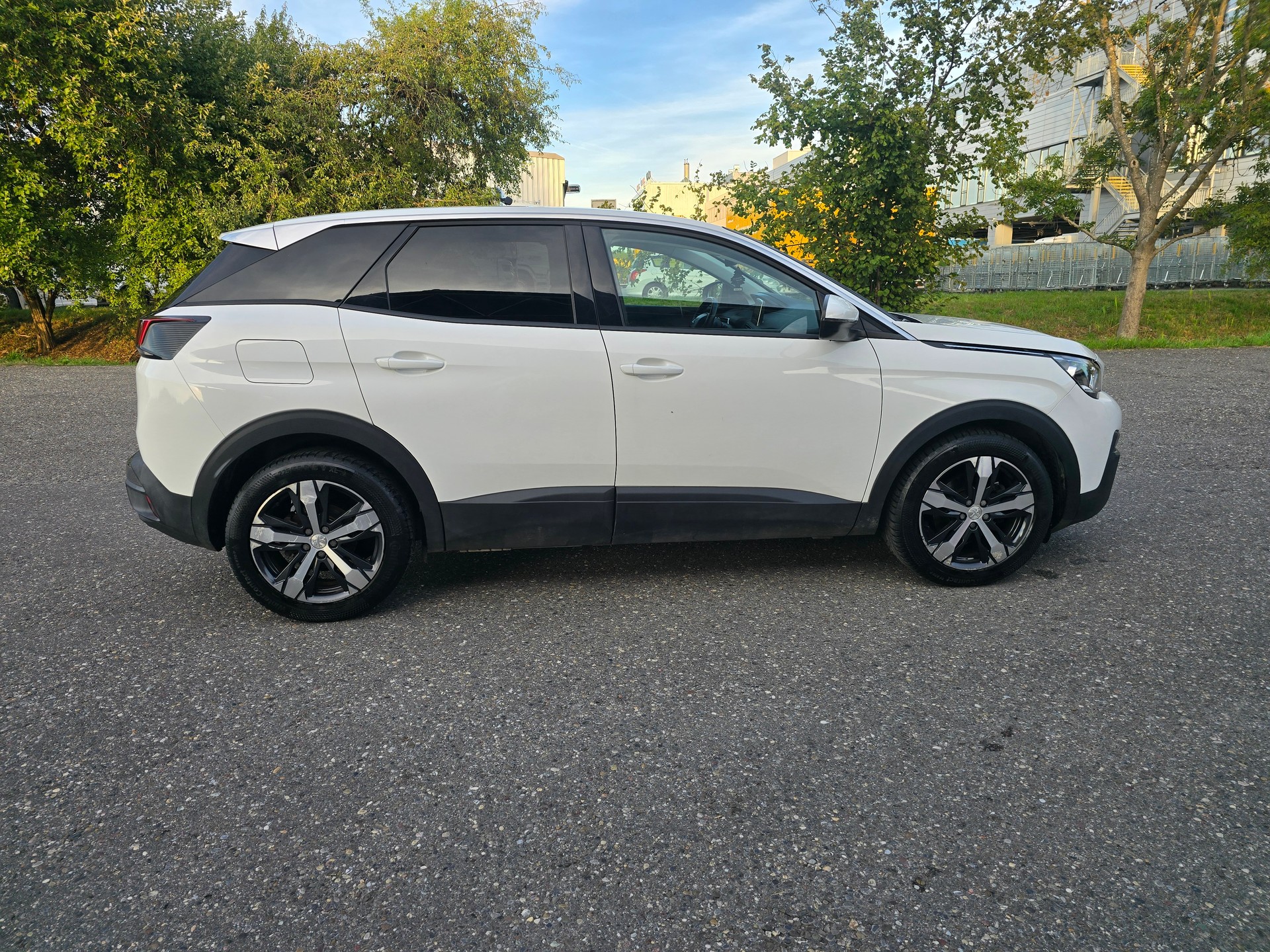 PEUGEOT 3008 1.2 PureTech Access-image-7