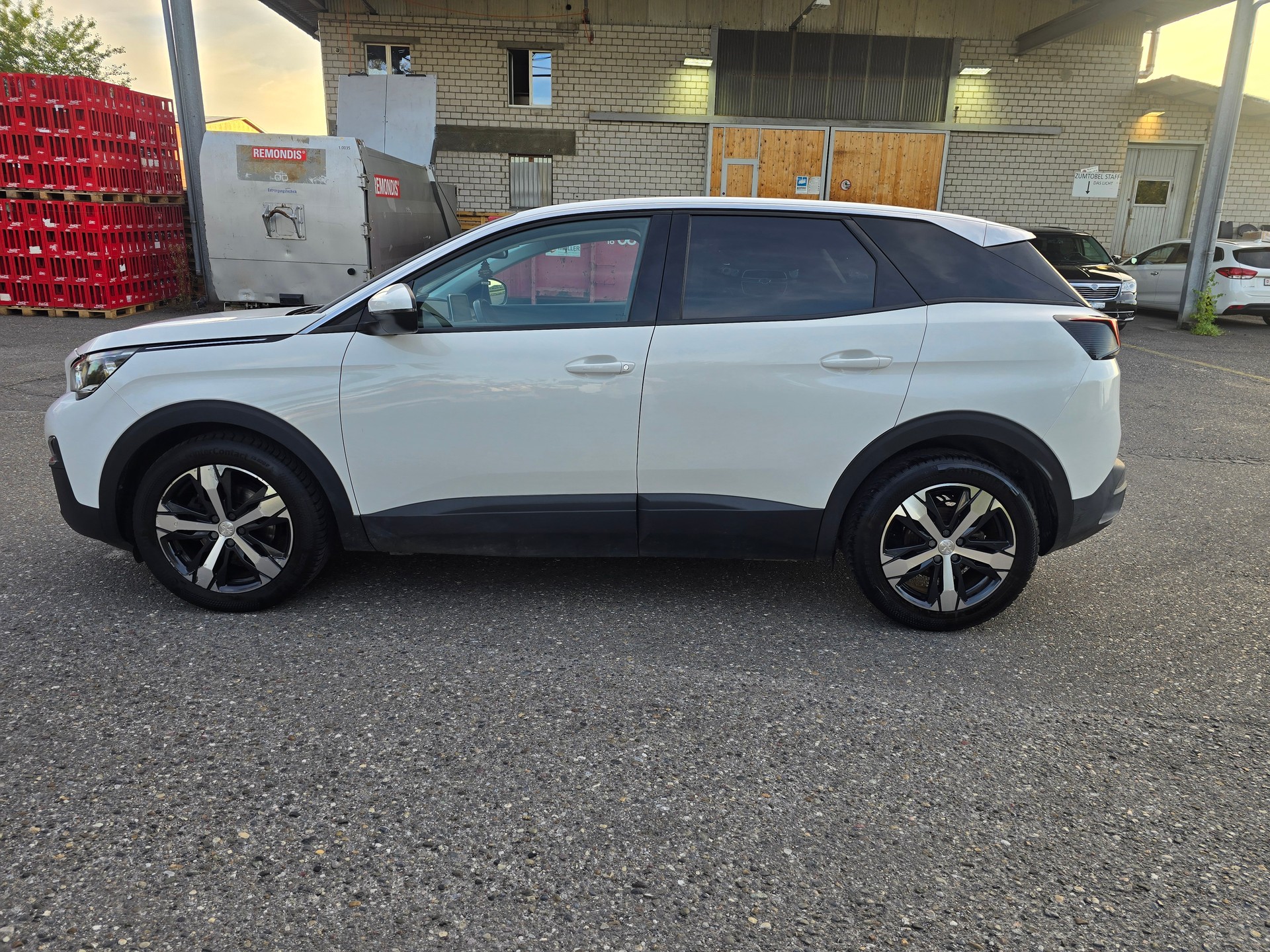 PEUGEOT 3008 1.2 PureTech Access-image-8