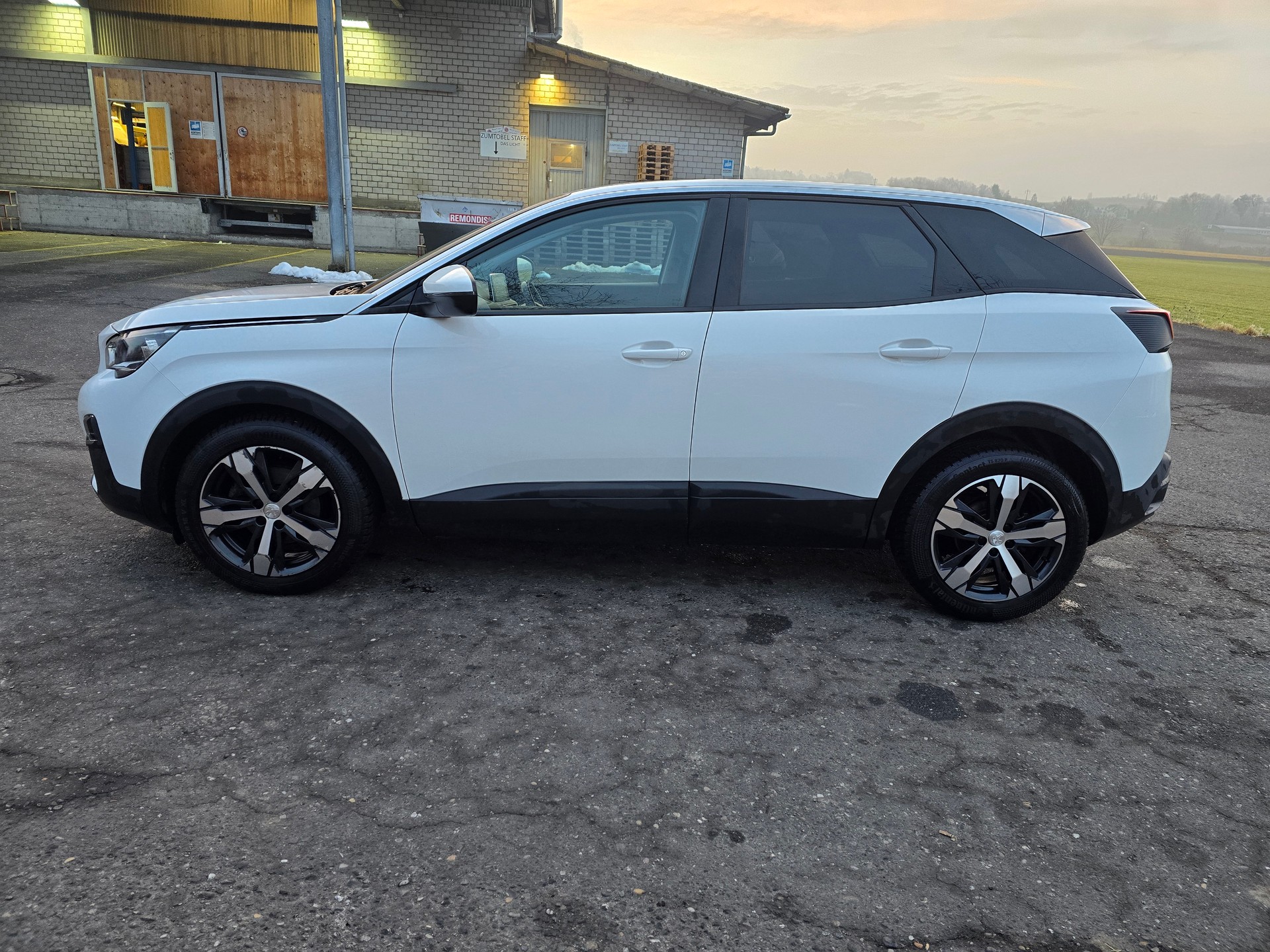 PEUGEOT 3008 1.2 PureTech Access-image-8