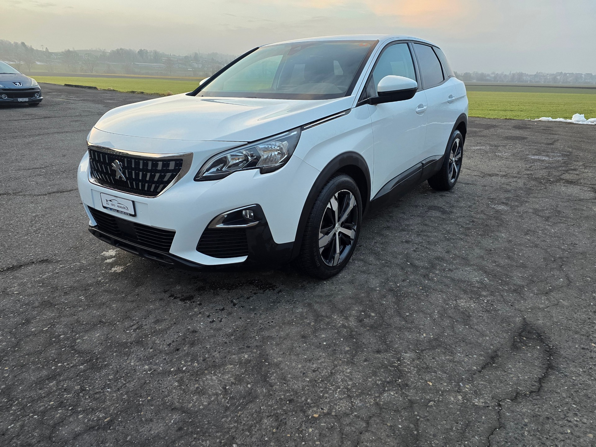 PEUGEOT 3008 1.2 PureTech Access-image-2