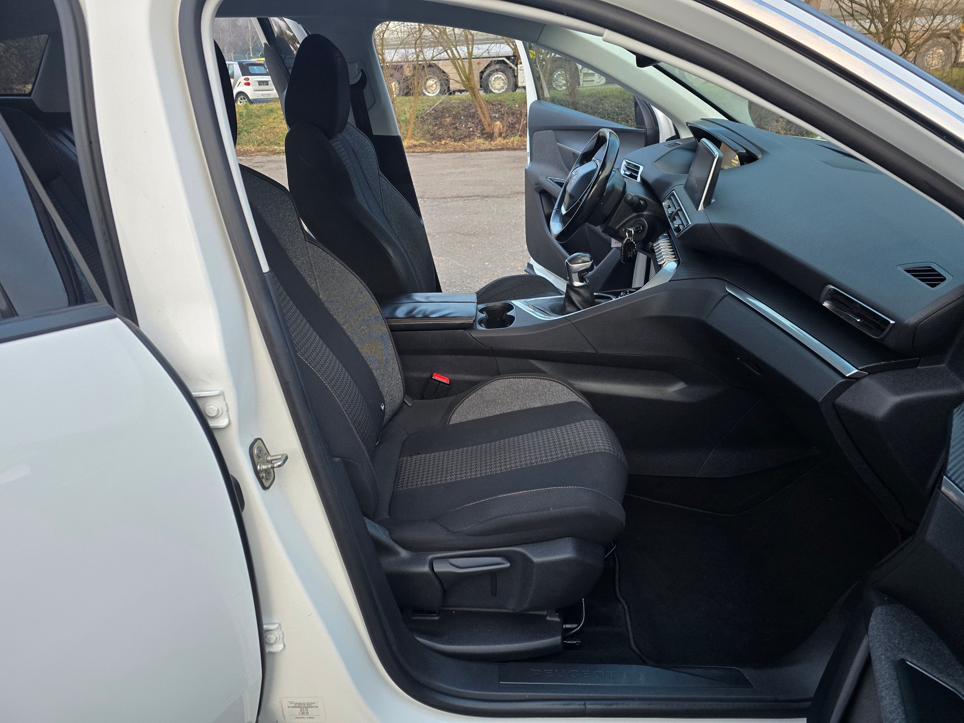PEUGEOT 3008 1.2 PureTech Access-image-11