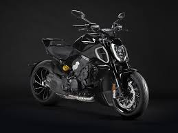 DUCATI Diavel V4-showroom-element-1