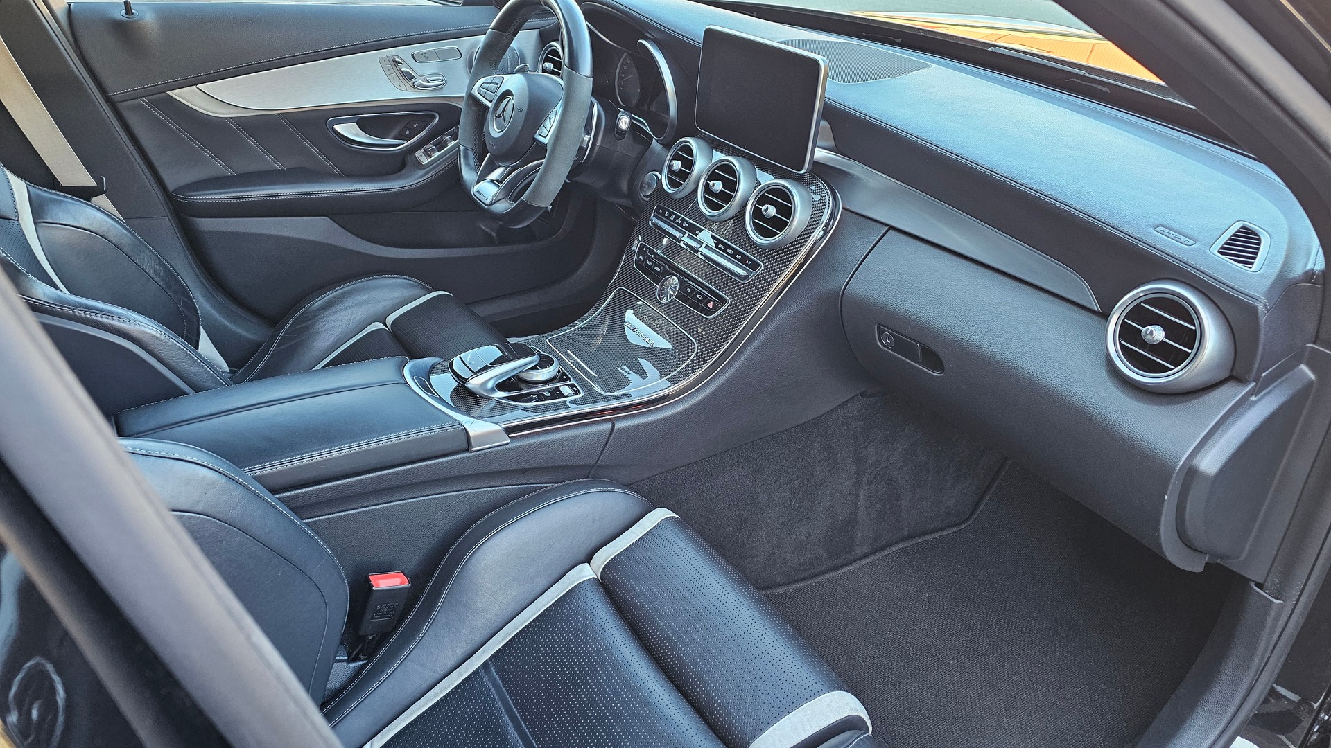 MERCEDES-BENZ C 63 S AMG Speedshift-image-12