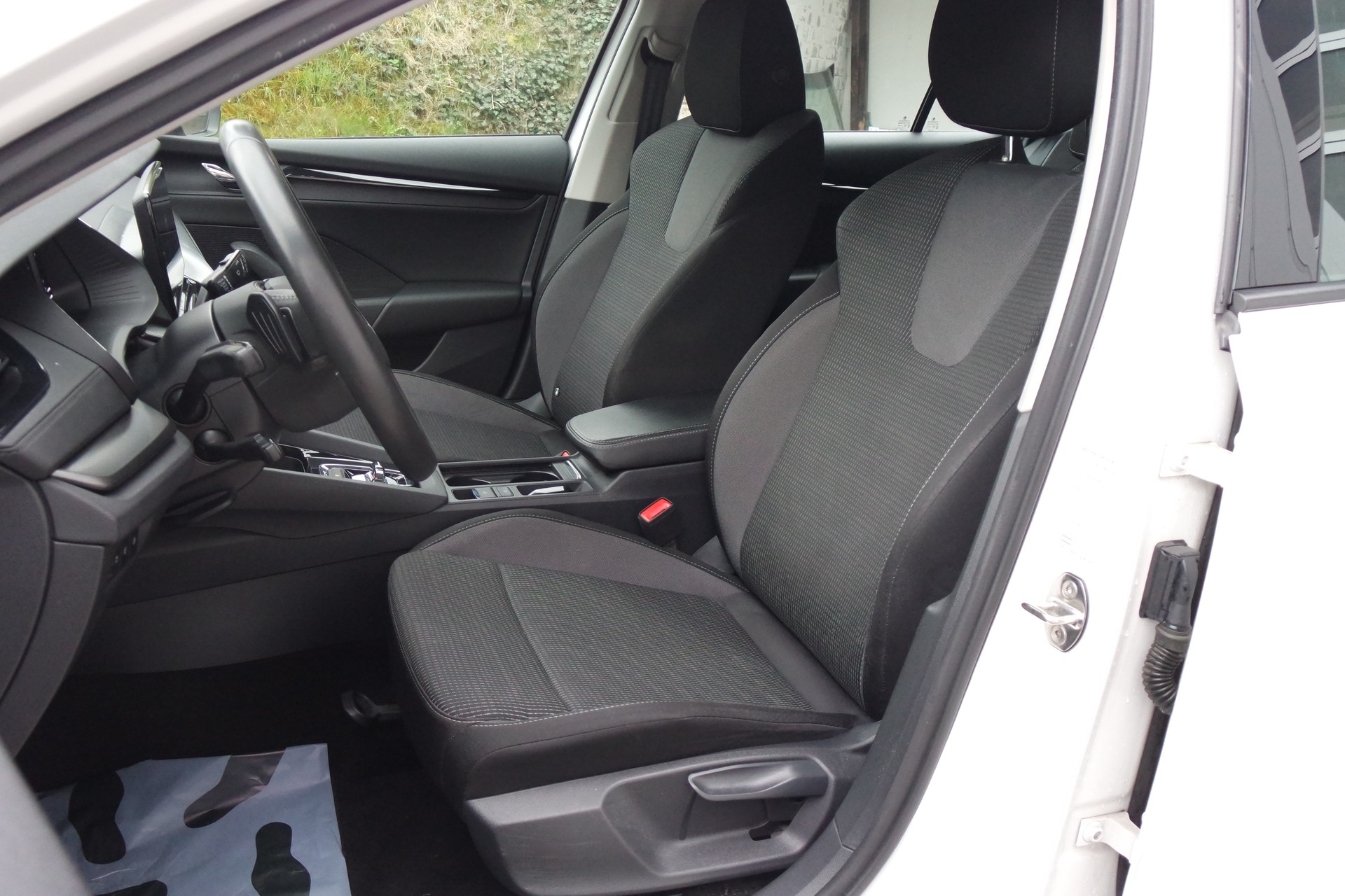 SKODA Octavia Combi 2.0 TDI DSG Ambition 4x4-image-6