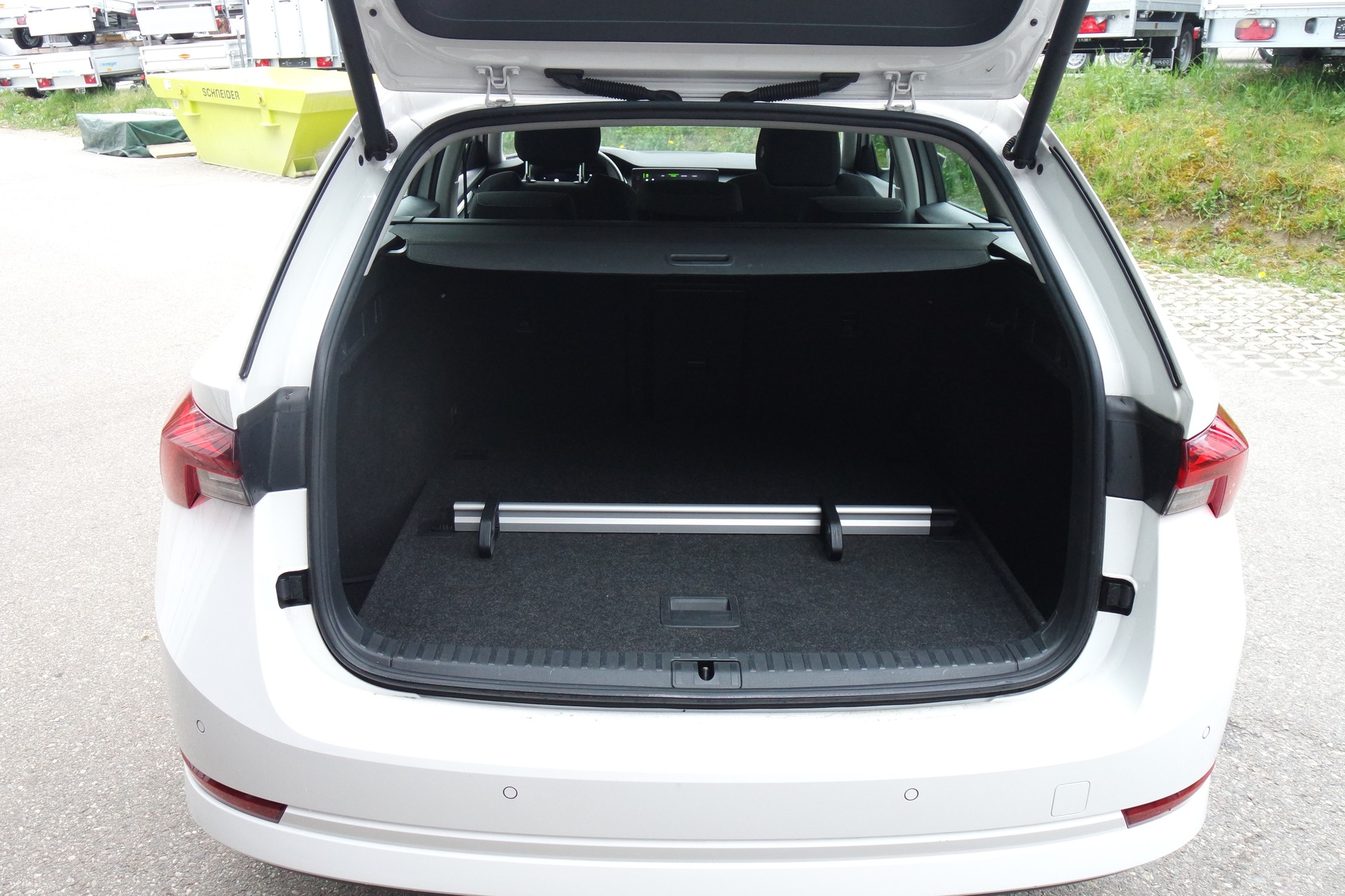 SKODA Octavia Combi 2.0 TDI DSG Ambition 4x4-image-4