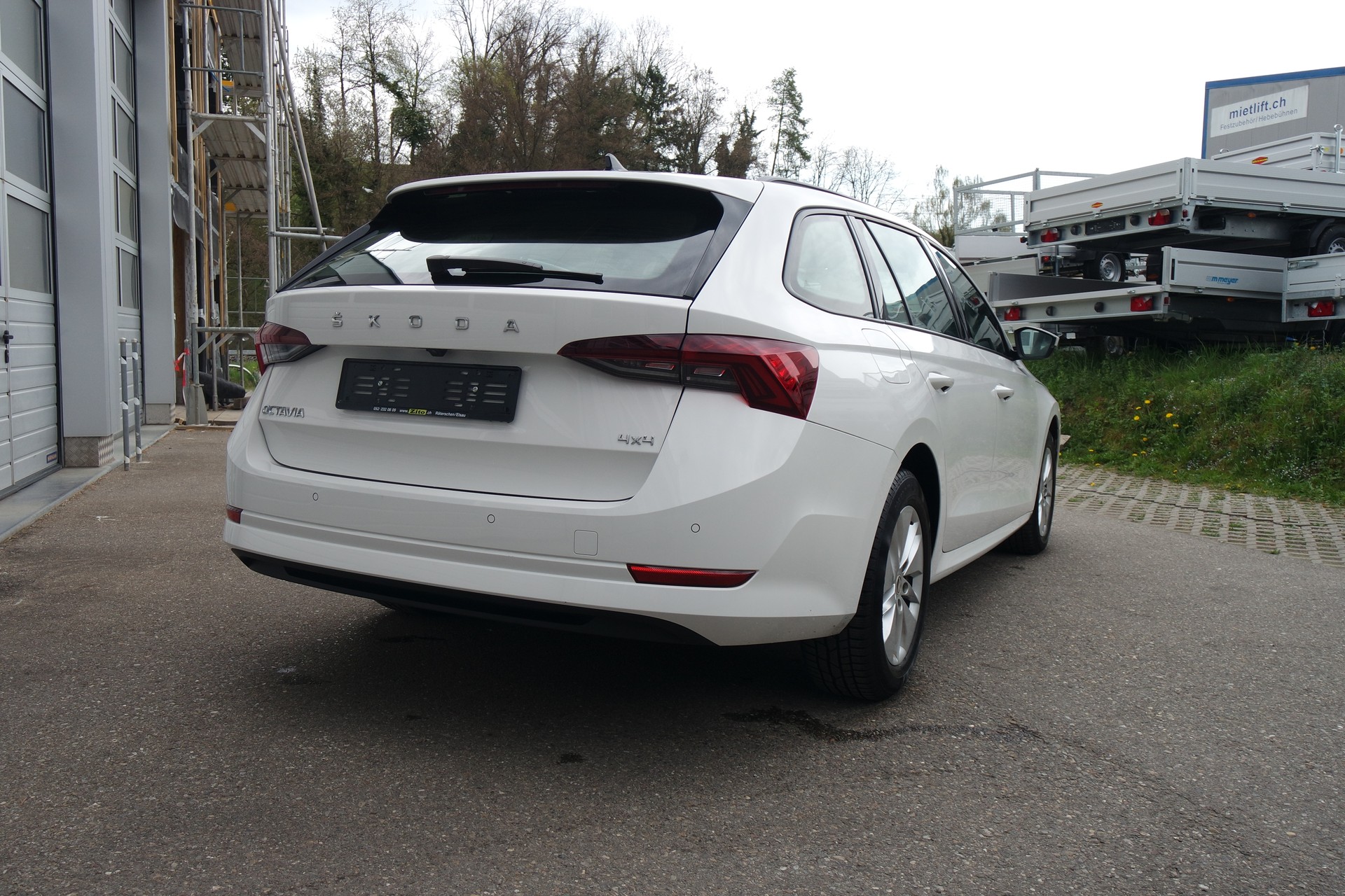 SKODA Octavia Combi 2.0 TDI DSG Ambition 4x4-image-1