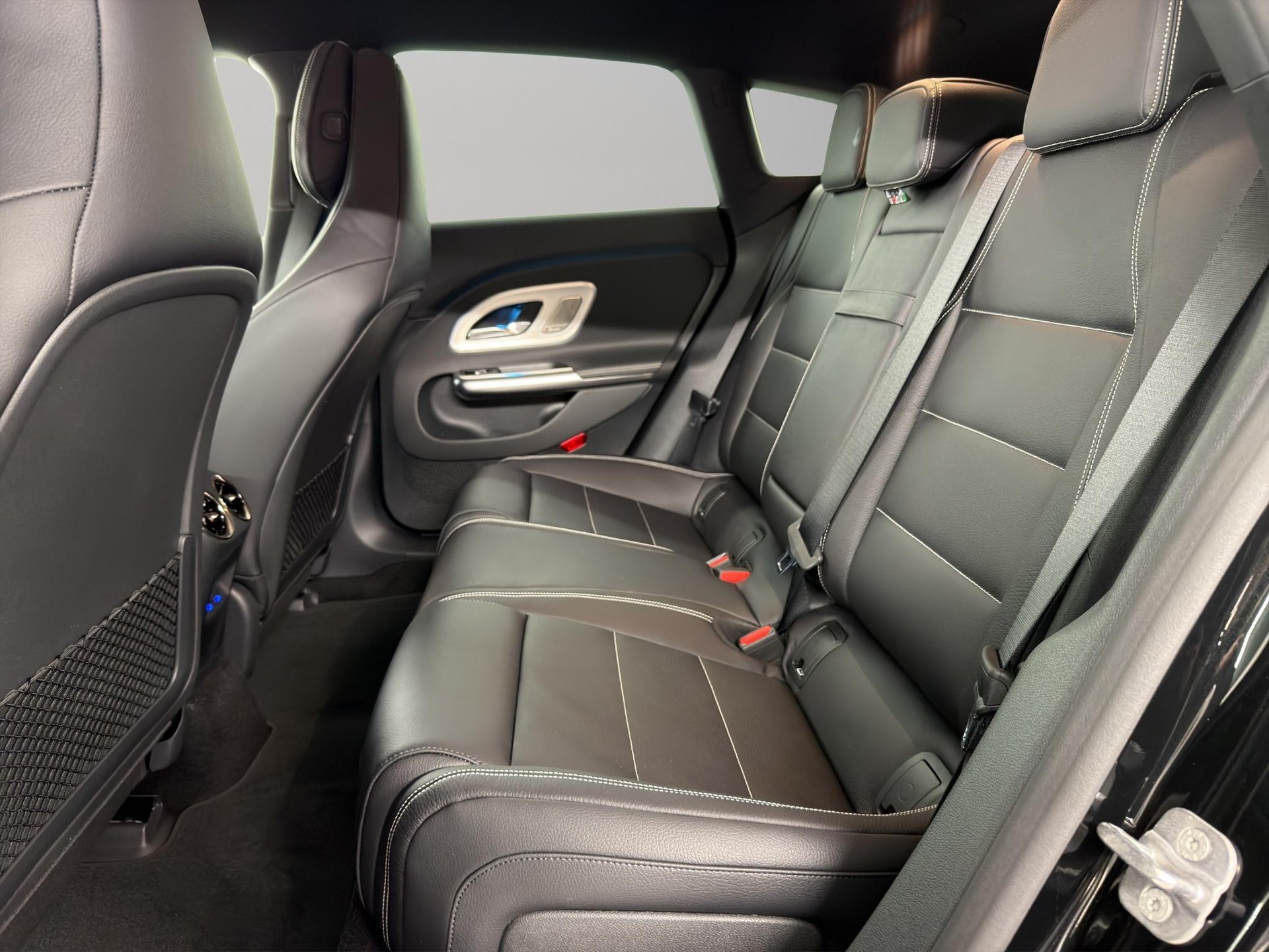 MERCEDES-BENZ CLA 350 4matic Shooting Brake with EQ Technologie-image-7