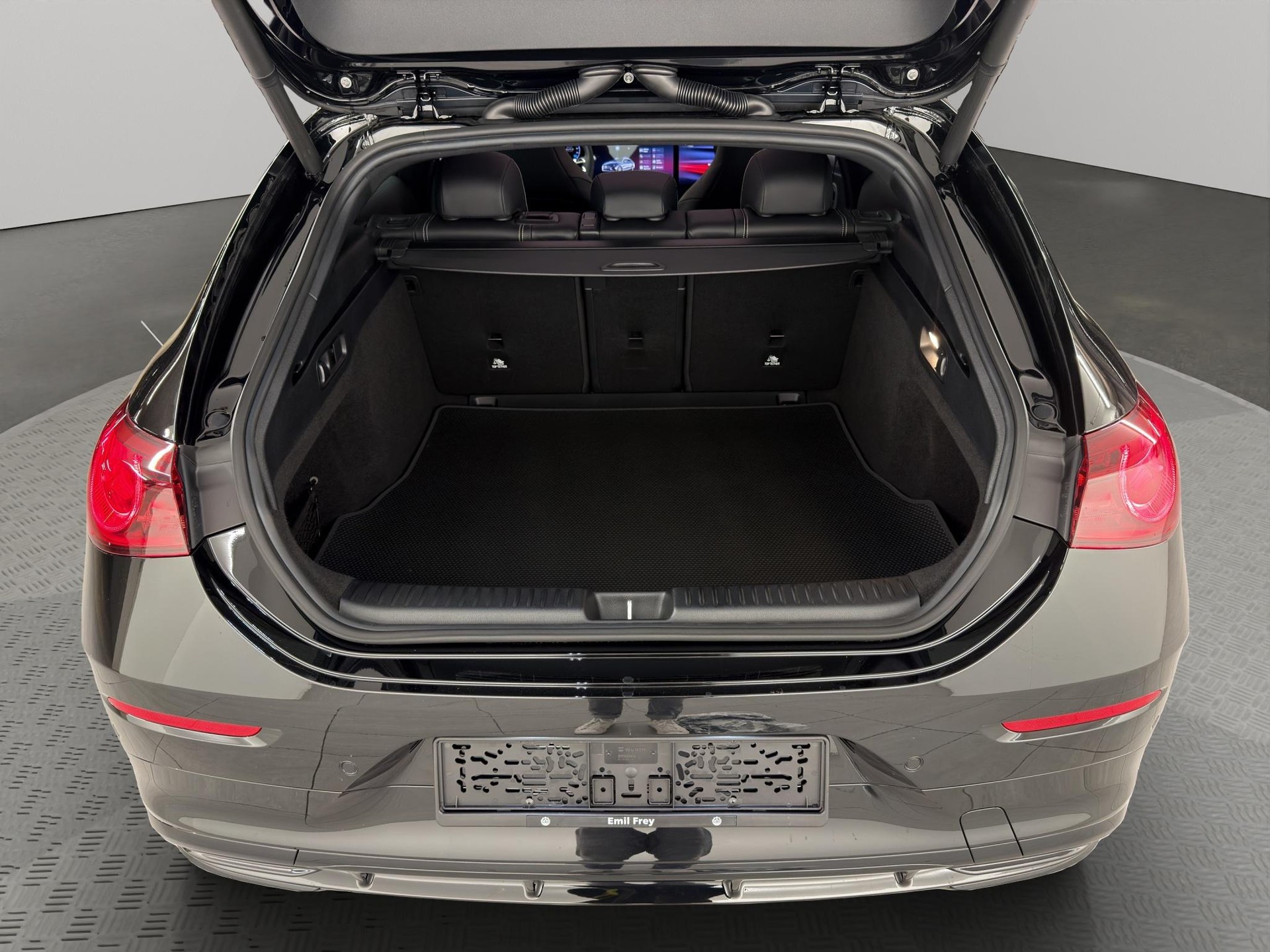 MERCEDES-BENZ CLA 350 4matic Shooting Brake with EQ Technologie-image-5
