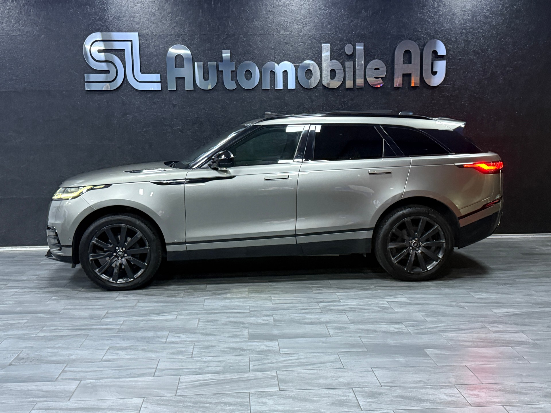 LAND ROVER Range Rover Velar R-Dynamic P 250 SE Automatic-image-3