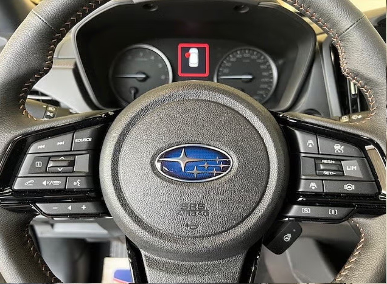 SUBARU Forester 2.0i e-Boxer Luxury Lineartronic-image-5