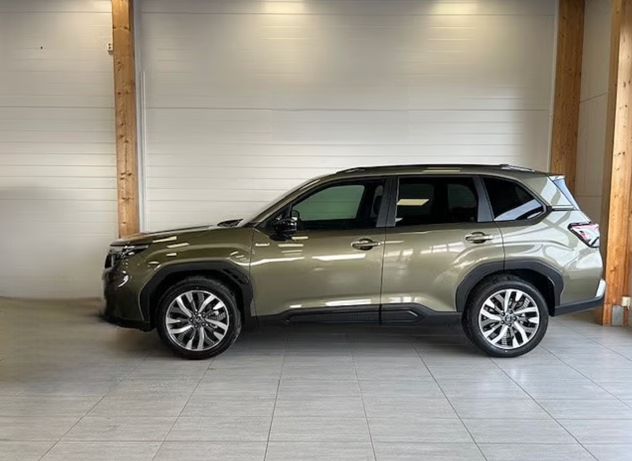 SUBARU Forester 2.0i e-Boxer Luxury Lineartronic-showroom-element-1