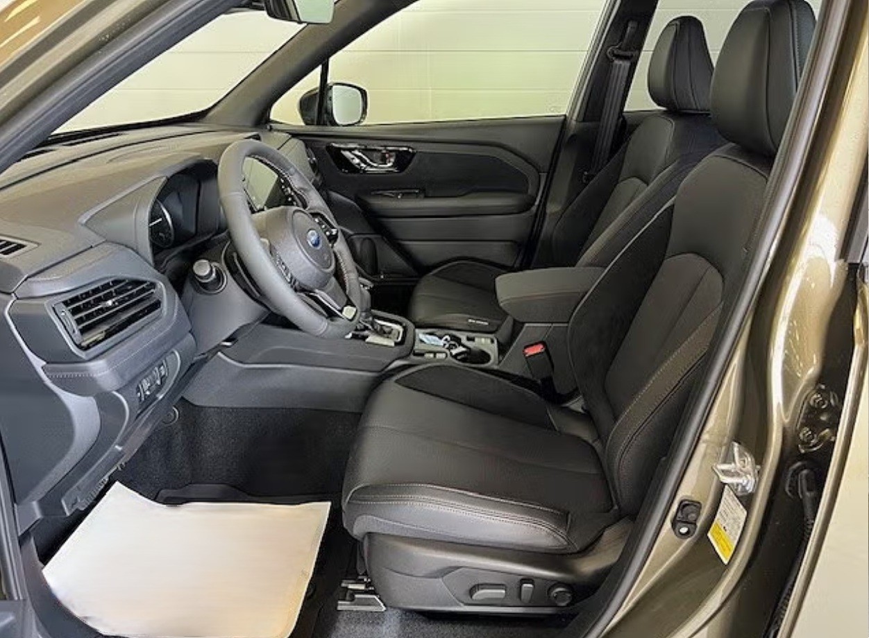 SUBARU Forester 2.0i e-Boxer Luxury Lineartronic-showroom-element-3