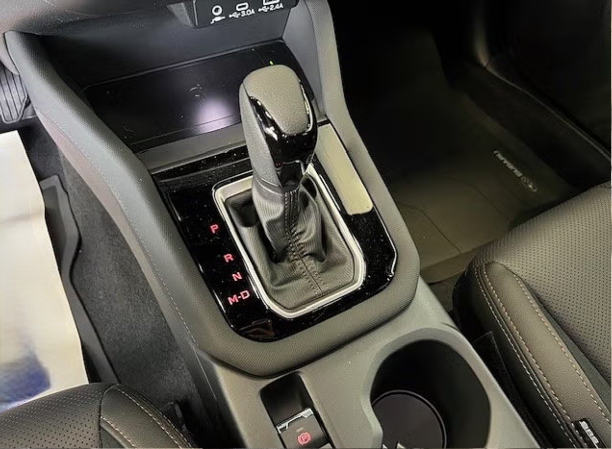 SUBARU Forester 2.0i e-Boxer Luxury Lineartronic-image-4
