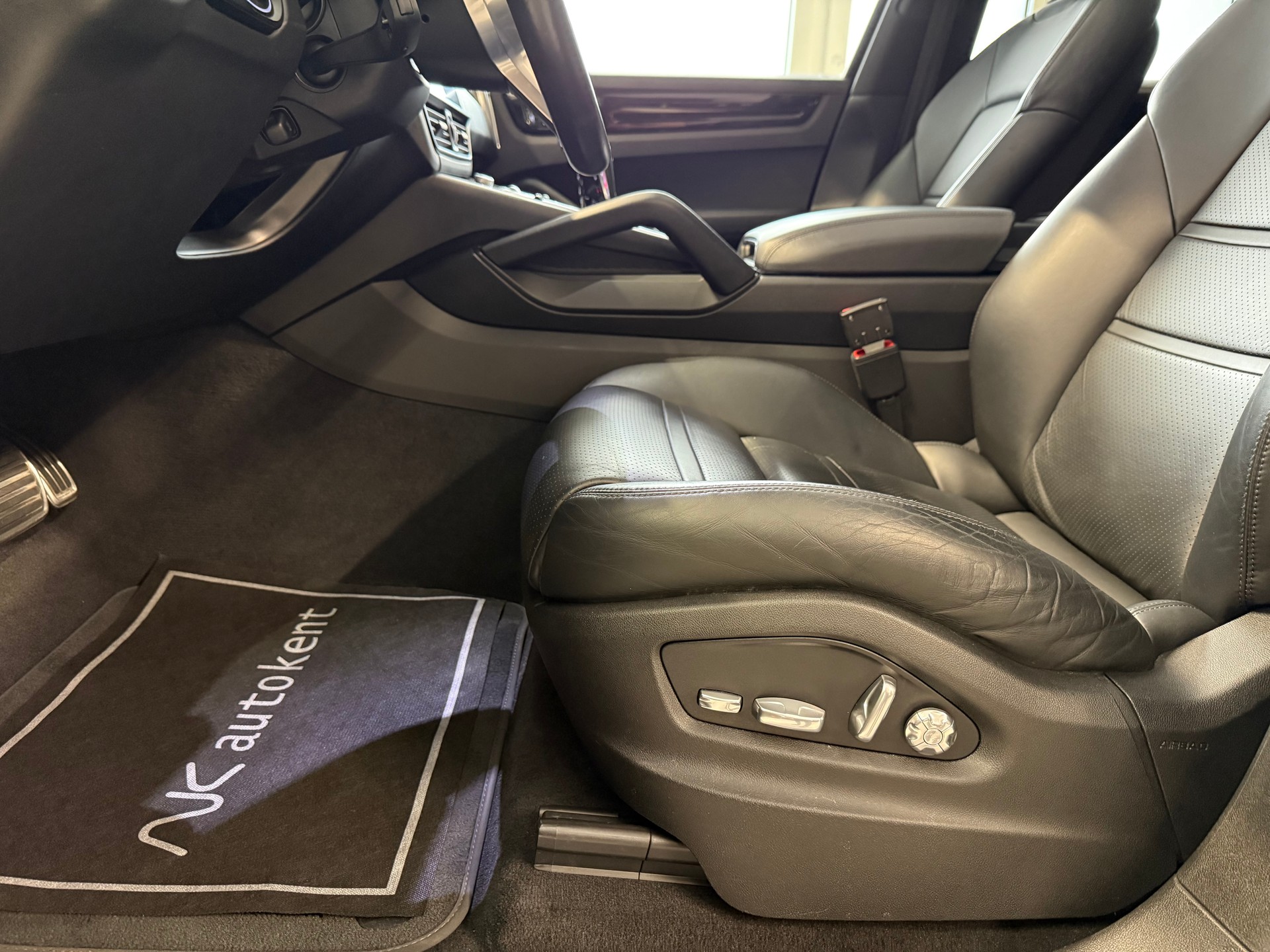 PORSCHE Cayenne S-image-15