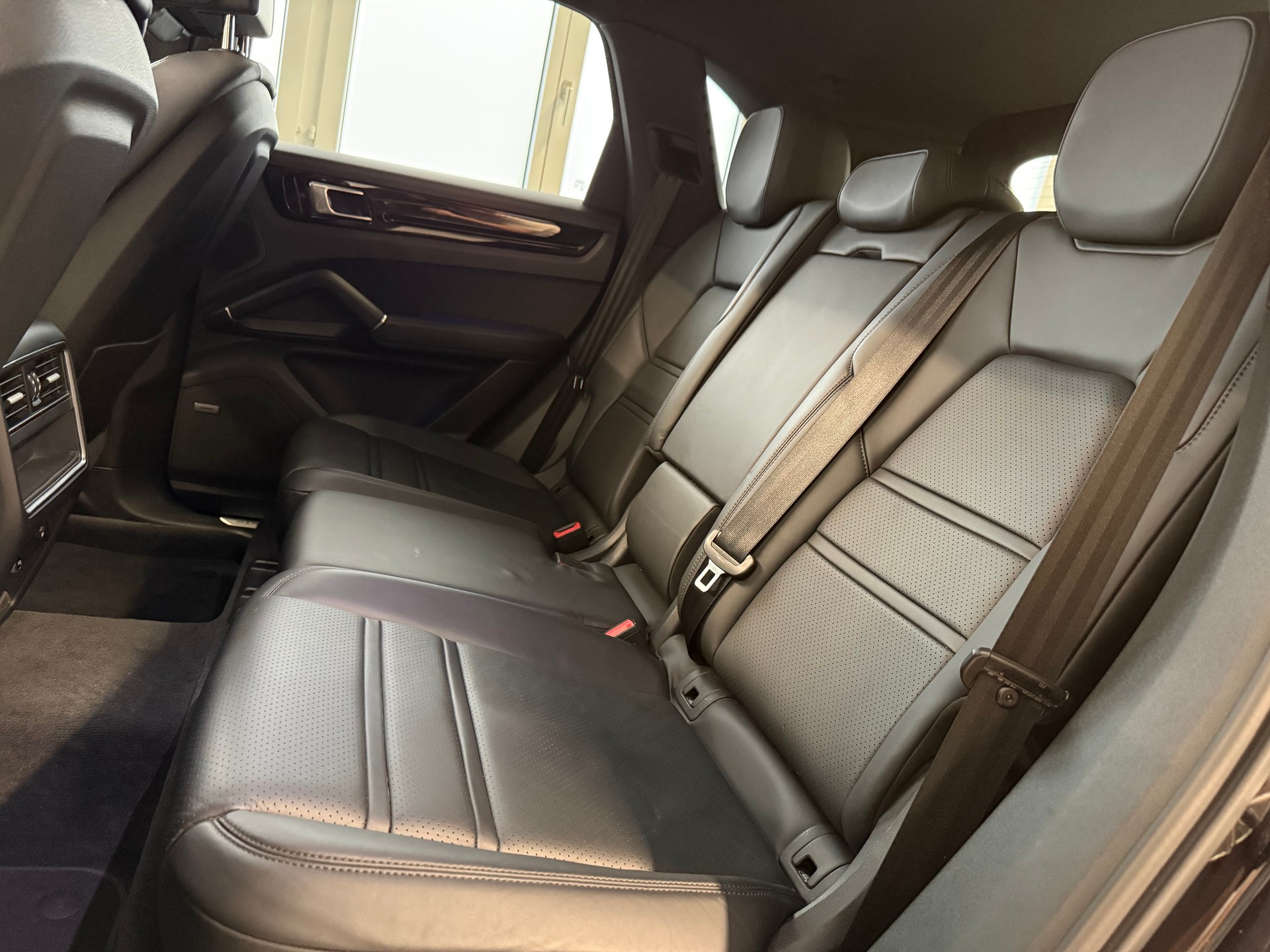 PORSCHE Cayenne S-image-21