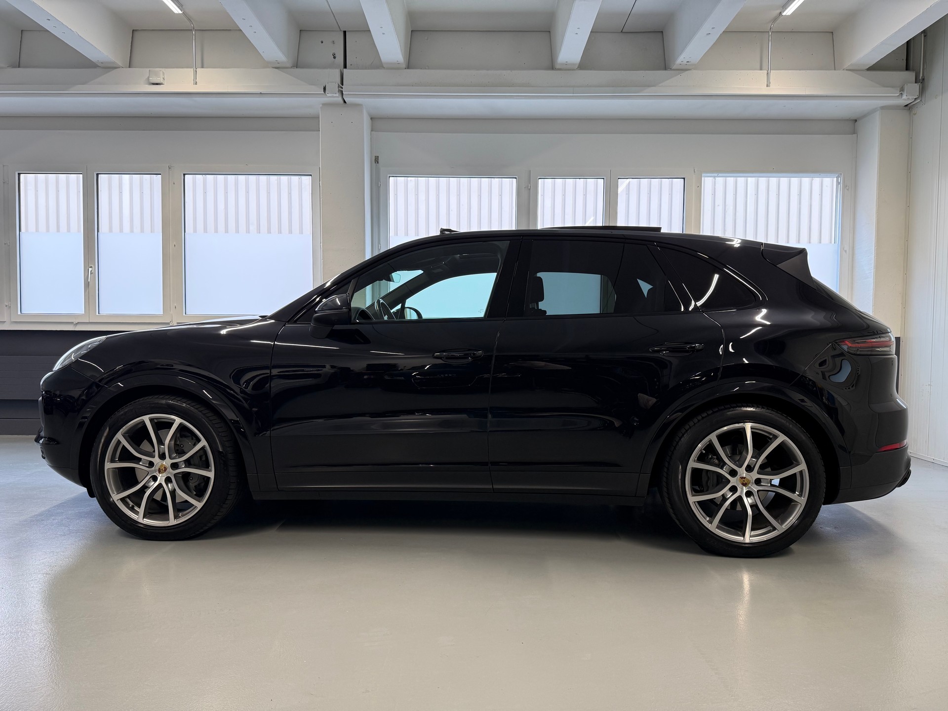 PORSCHE Cayenne S-showroom-element-2