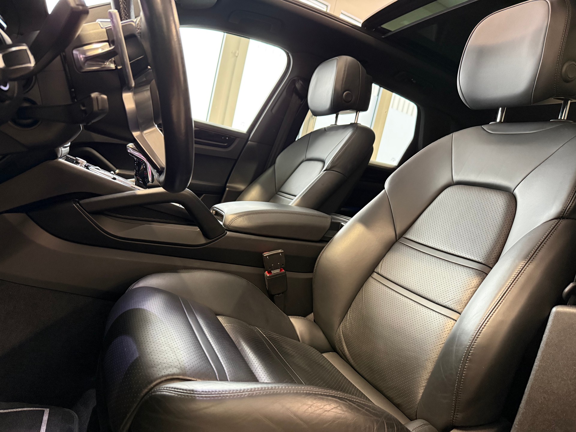 PORSCHE Cayenne S-image-16