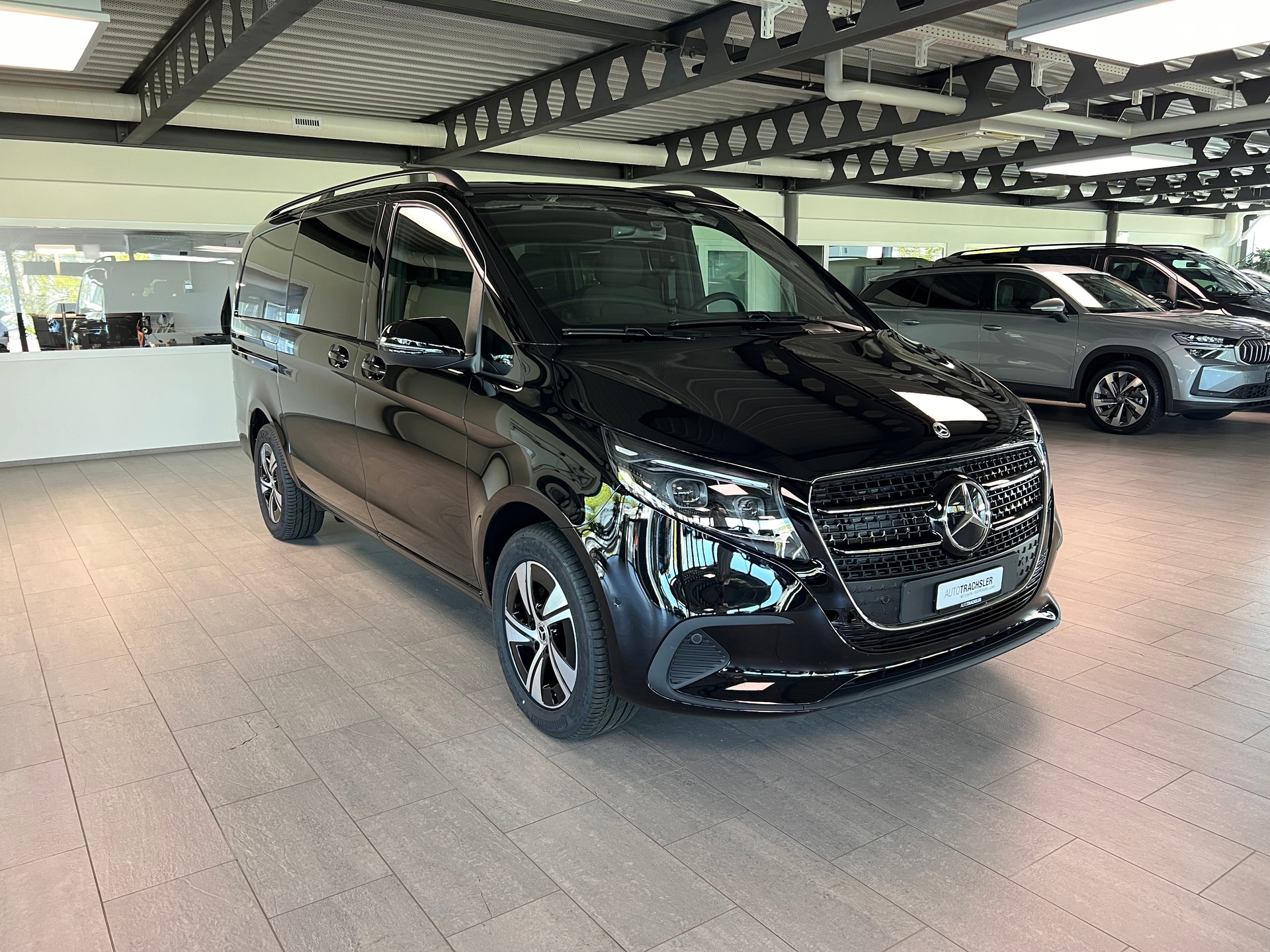 MERCEDES-BENZ V 250 d lang 4Matic Trend 9G-Tronic-image-2