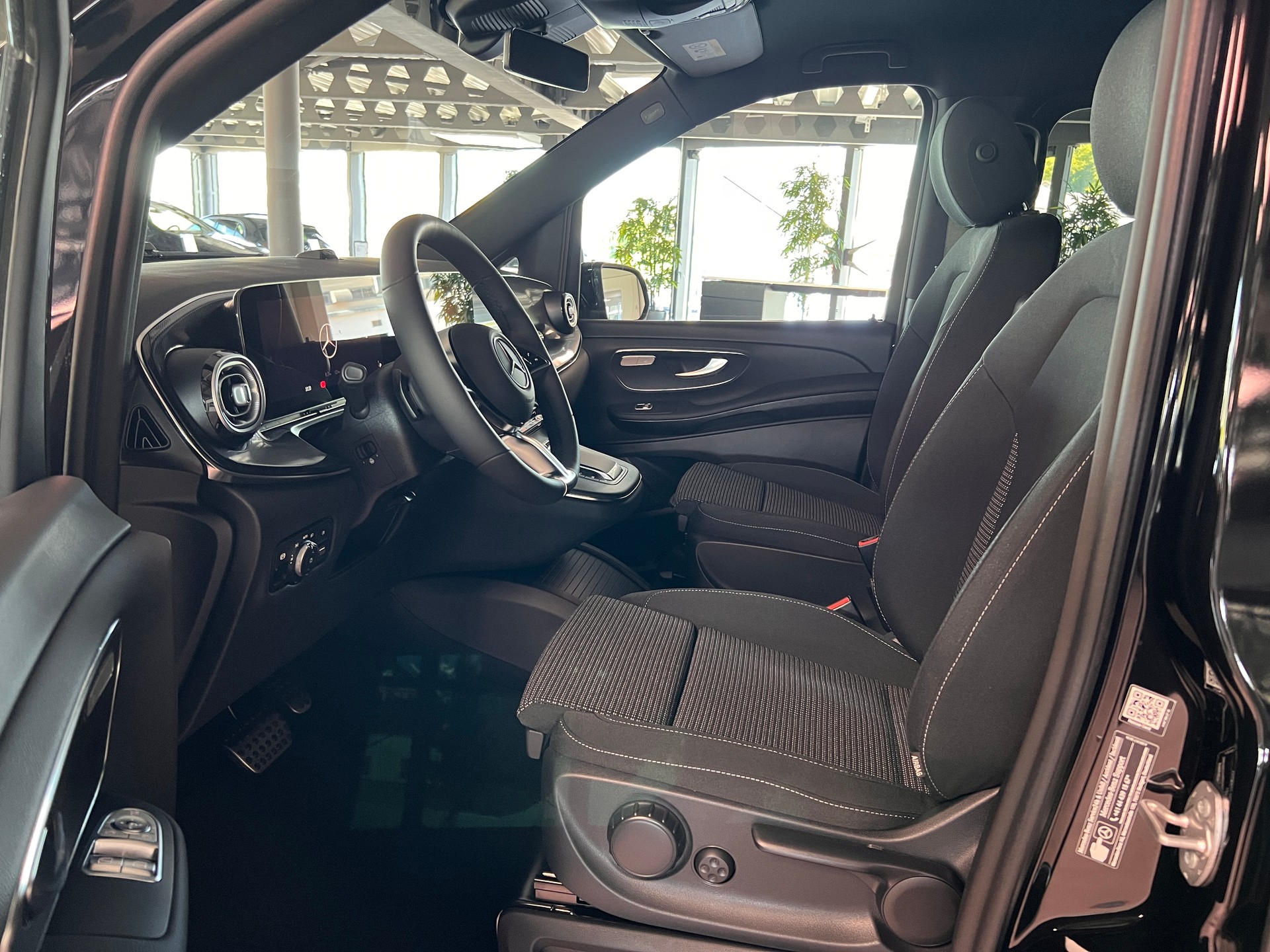 MERCEDES-BENZ V 250 d lang 4Matic Trend 9G-Tronic-image-8