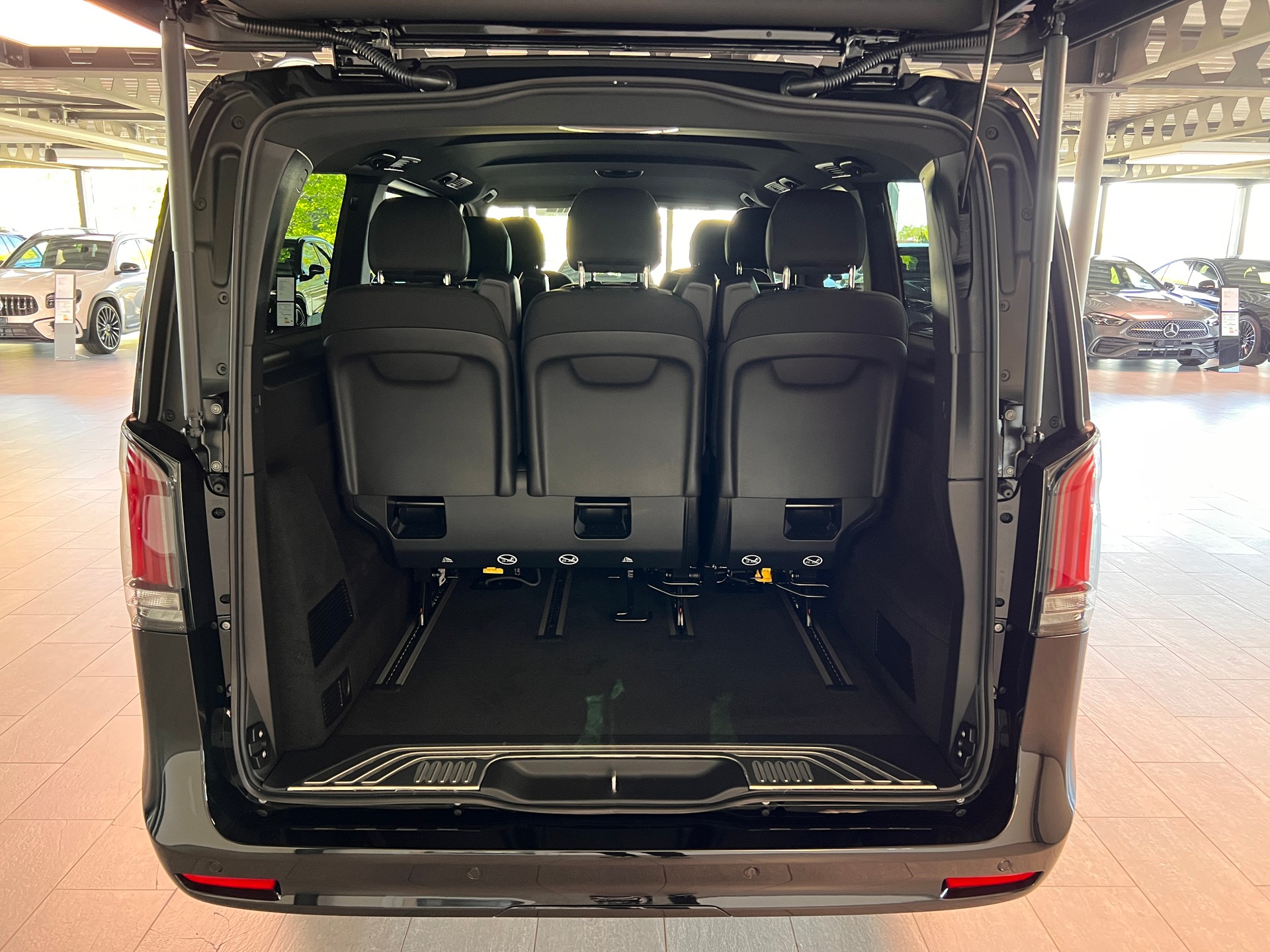 MERCEDES-BENZ V 250 d lang 4Matic Trend 9G-Tronic-image-6