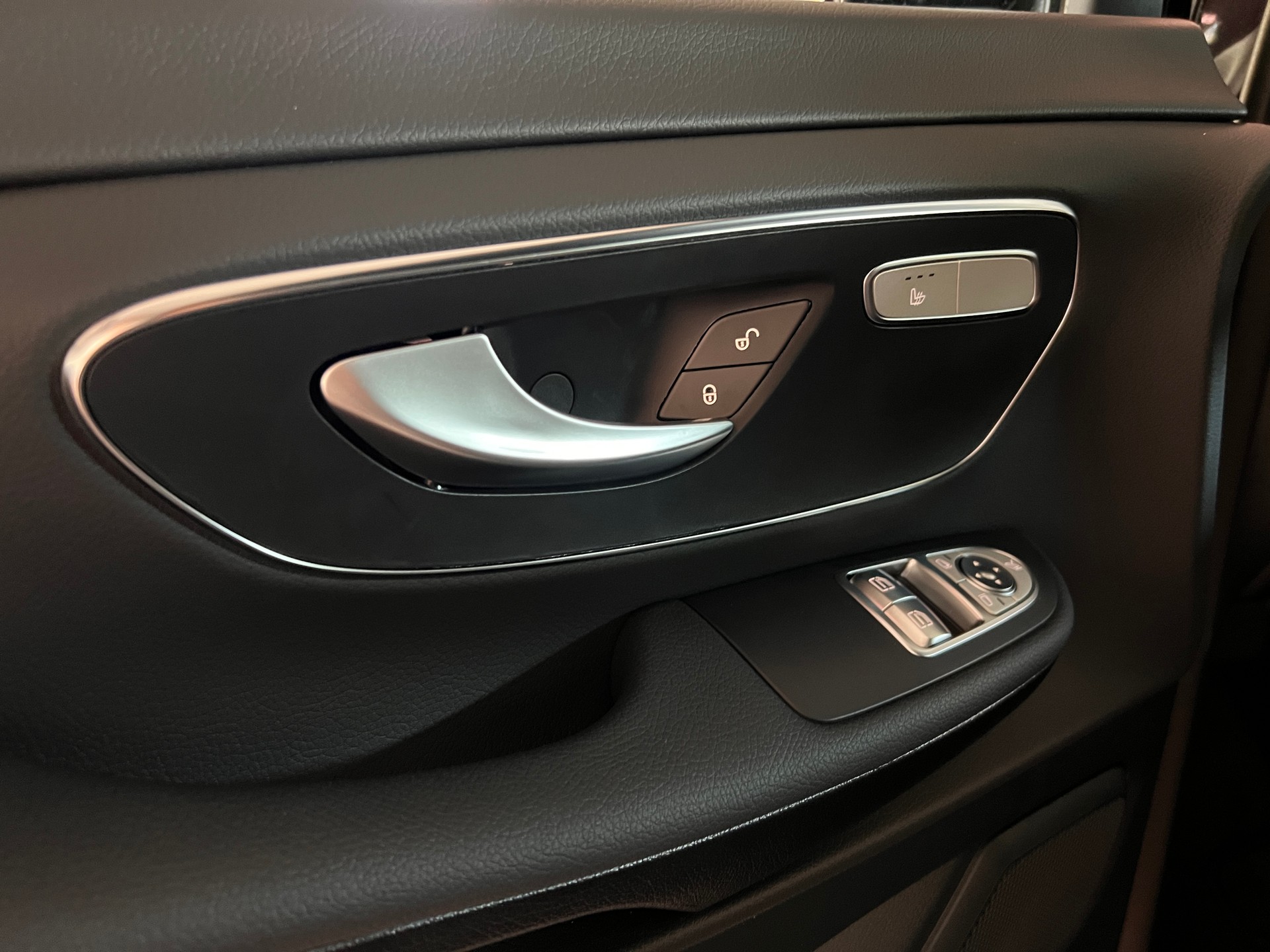 MERCEDES-BENZ V 250 d lang 4Matic Trend 9G-Tronic-image-12