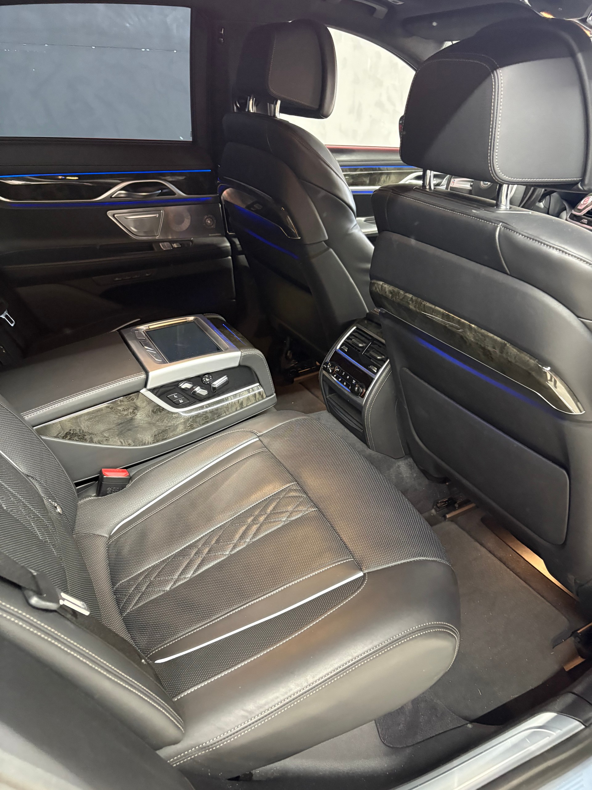 BMW 750d xDrive Steptronic-image-15