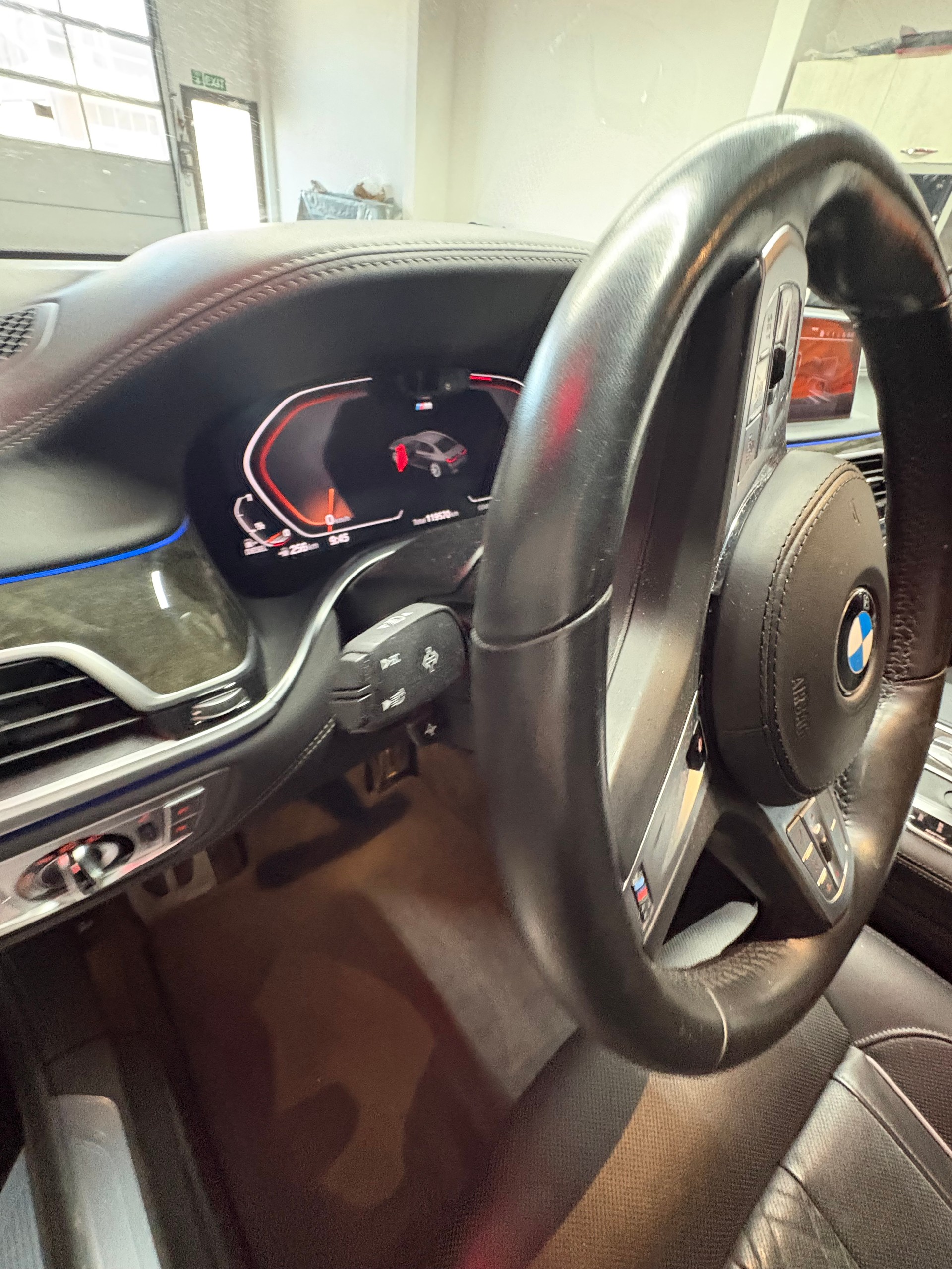 BMW 750d xDrive Steptronic-image-9