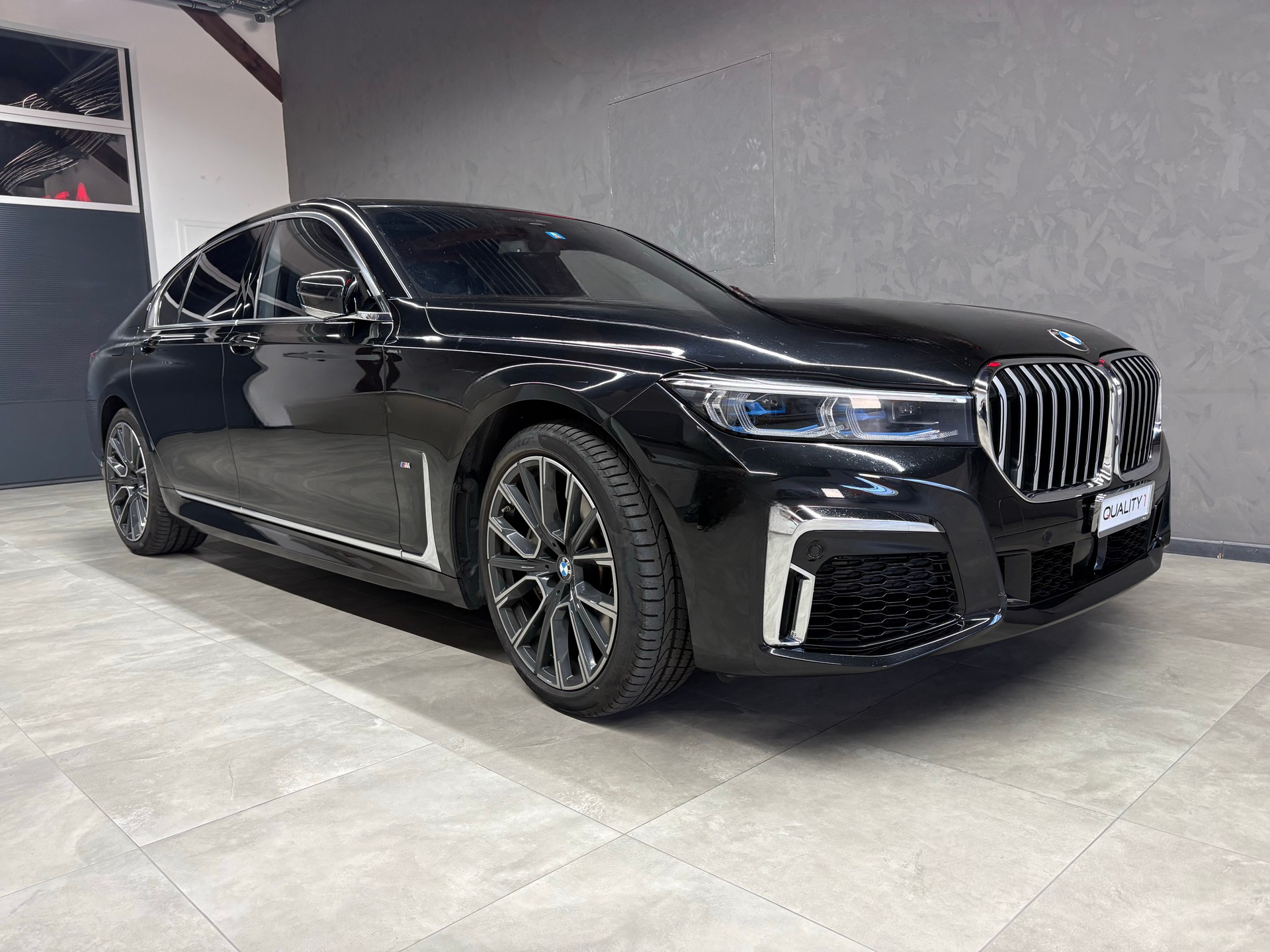 BMW 750d xDrive Steptronic-image-1