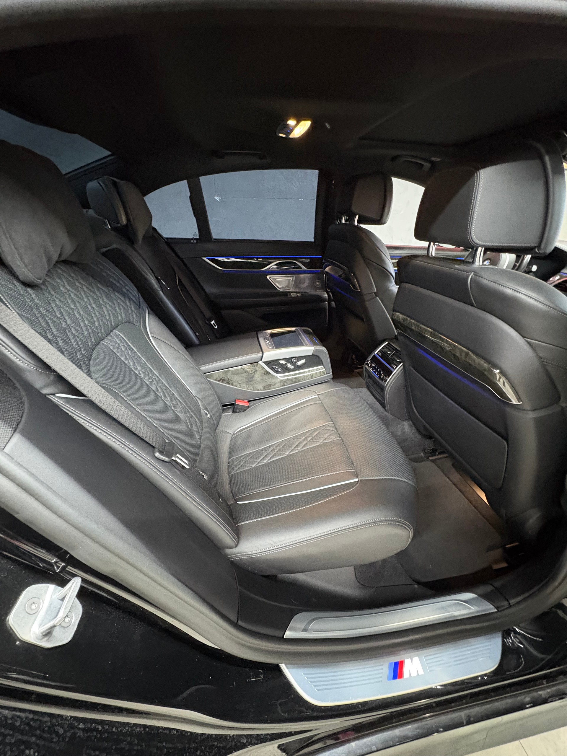 BMW 750d xDrive Steptronic-image-13