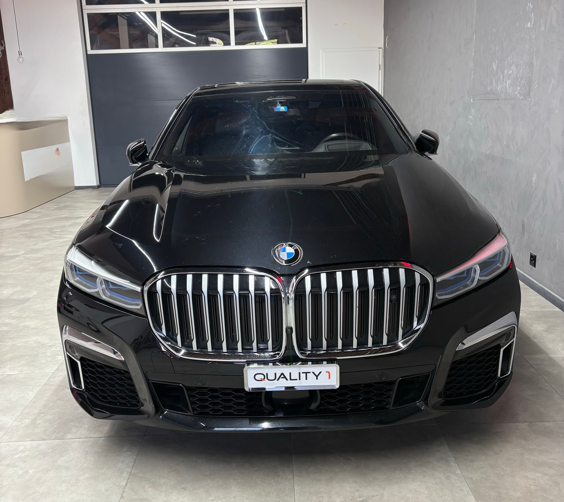BMW 750d xDrive Steptronic-image-2
