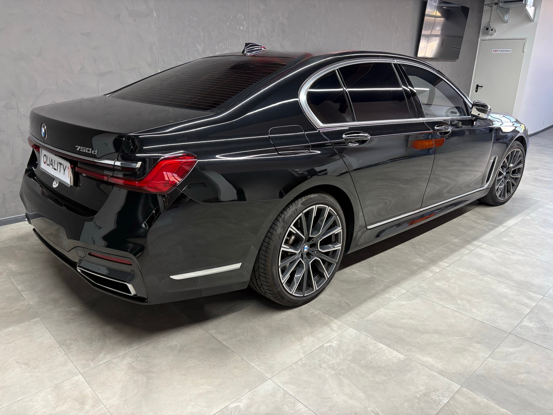BMW 750d xDrive Steptronic-image-4