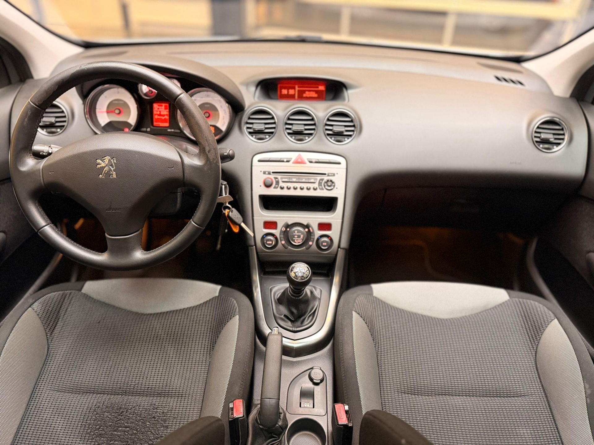 PEUGEOT 308 2.0 HDI SportPack-image-8