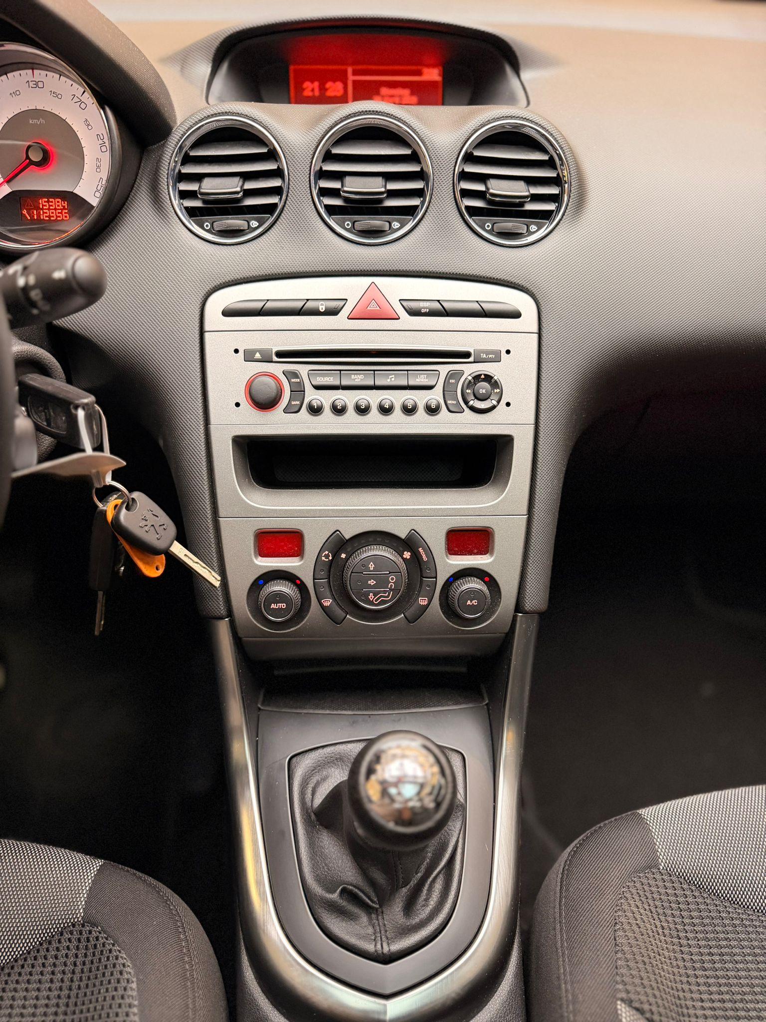 PEUGEOT 308 2.0 HDI SportPack-image-12