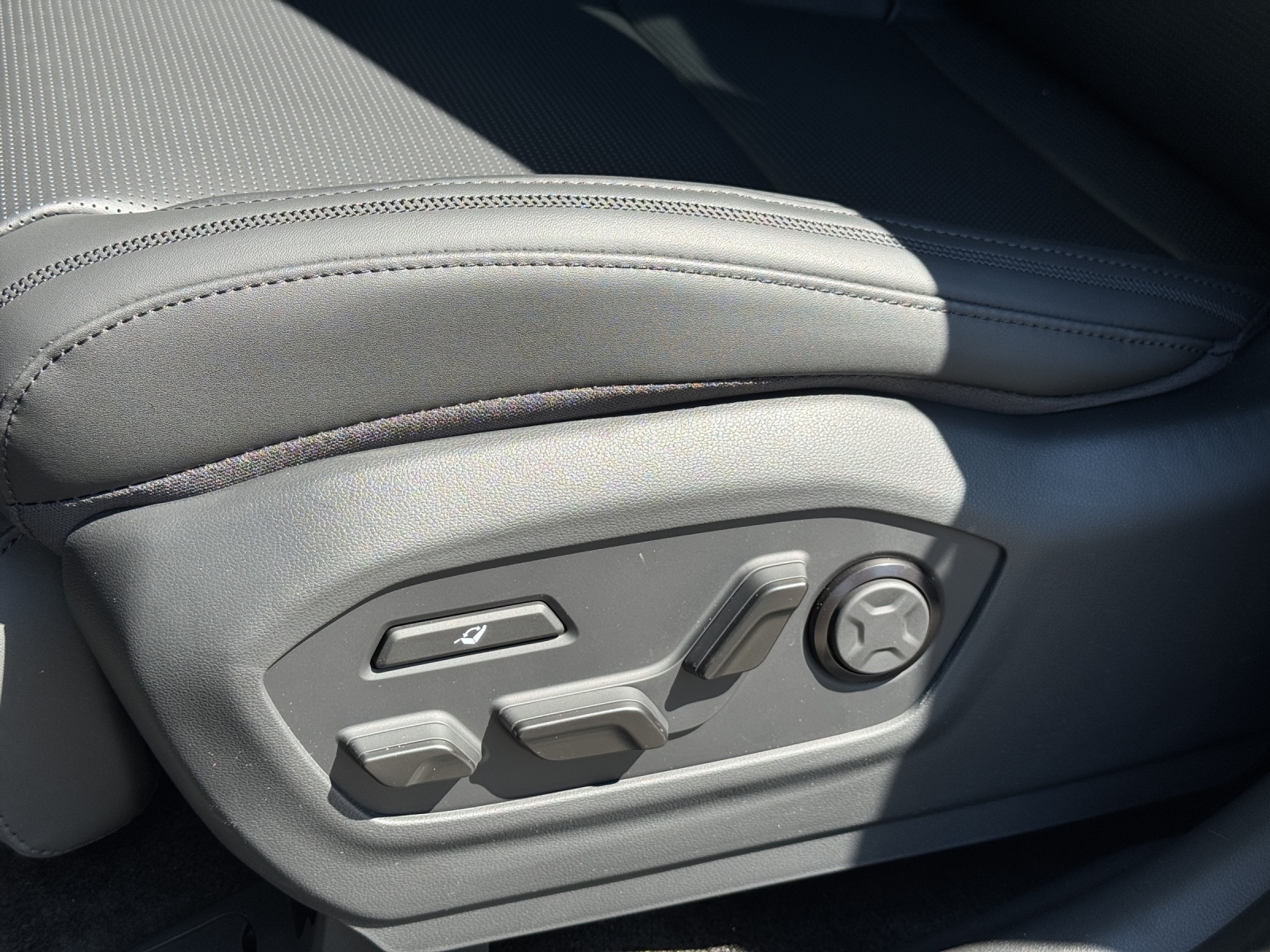 HYUNDAI Santa Fe 1.6 T-GDi HEV Calligraphy Swiss Edition MY26-image-5