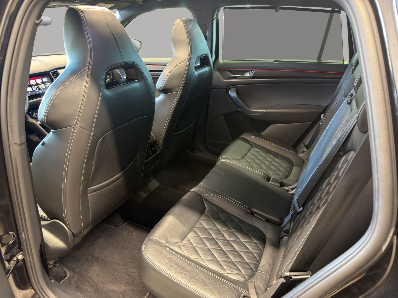 SKODA Kodiaq 2.0 TDI SCR SportLine 4x4 DSG-image-16