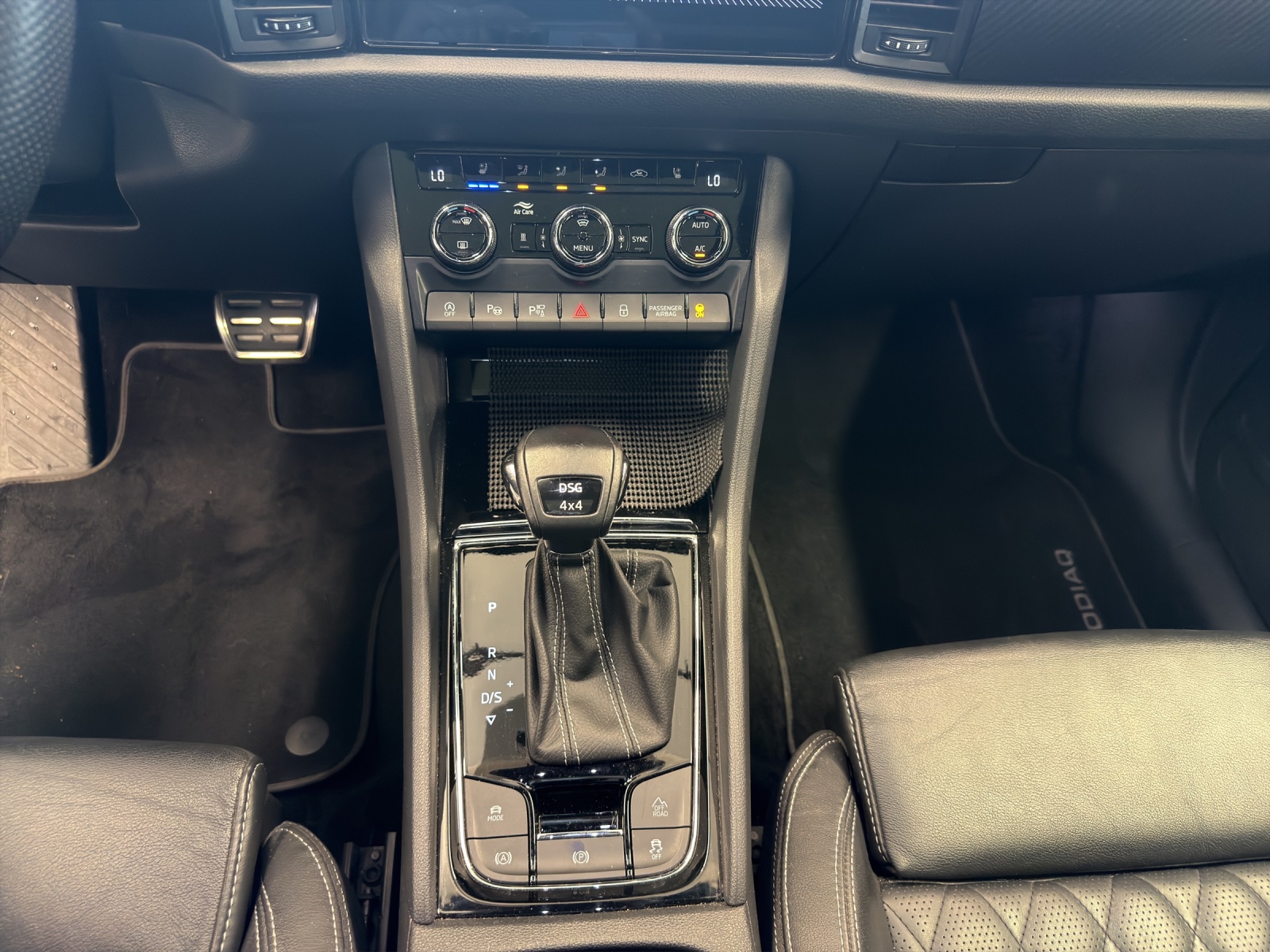 SKODA Kodiaq 2.0 TDI SCR SportLine 4x4 DSG-image-12