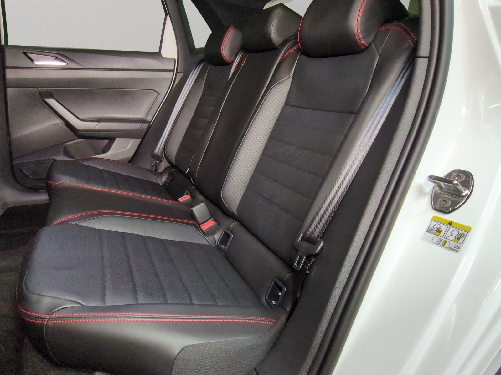 VW Polo 2.0 TSI GTI DSG-image-8