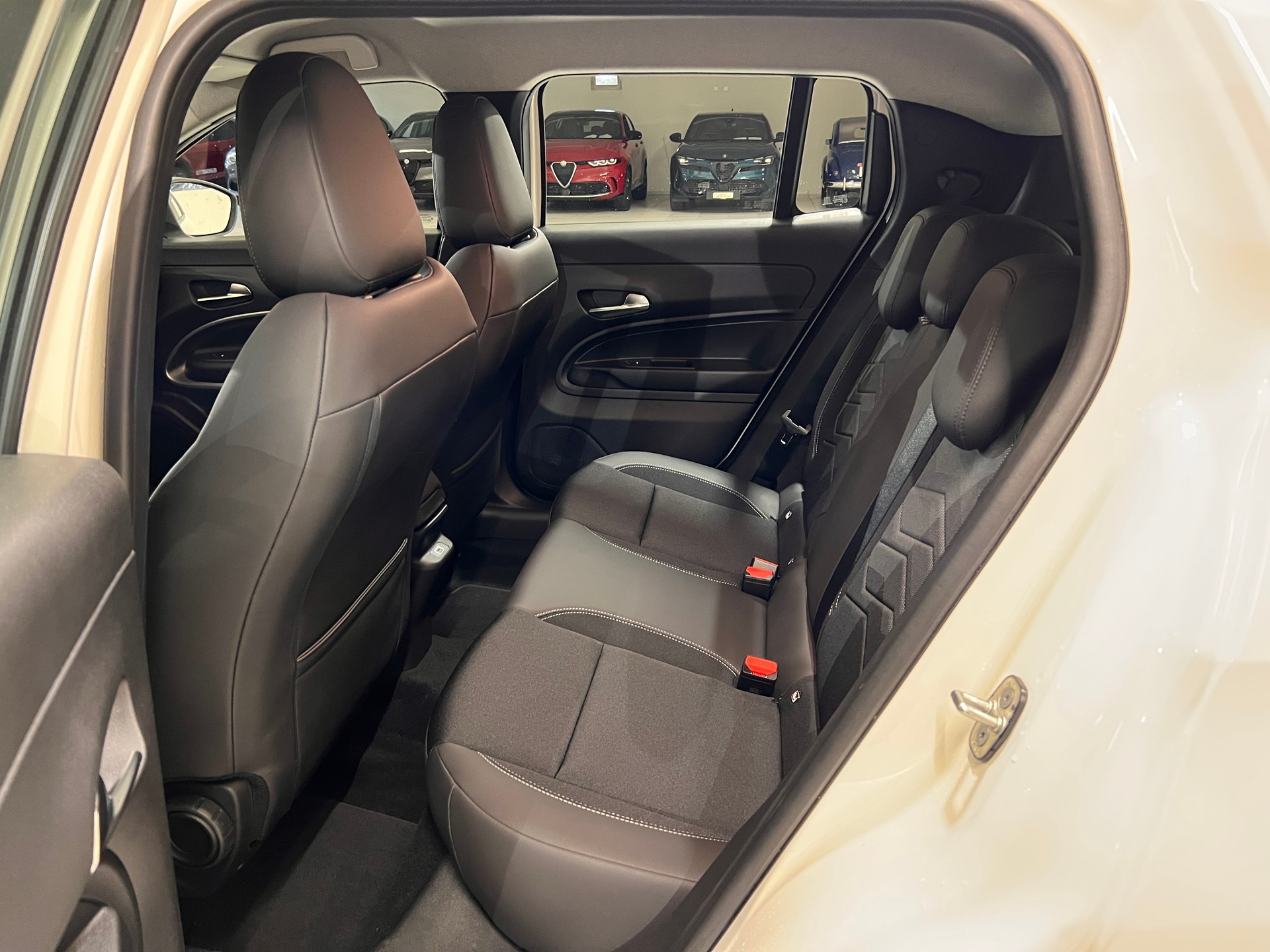 JEEP Avenger 54kWh Altitude-image-7