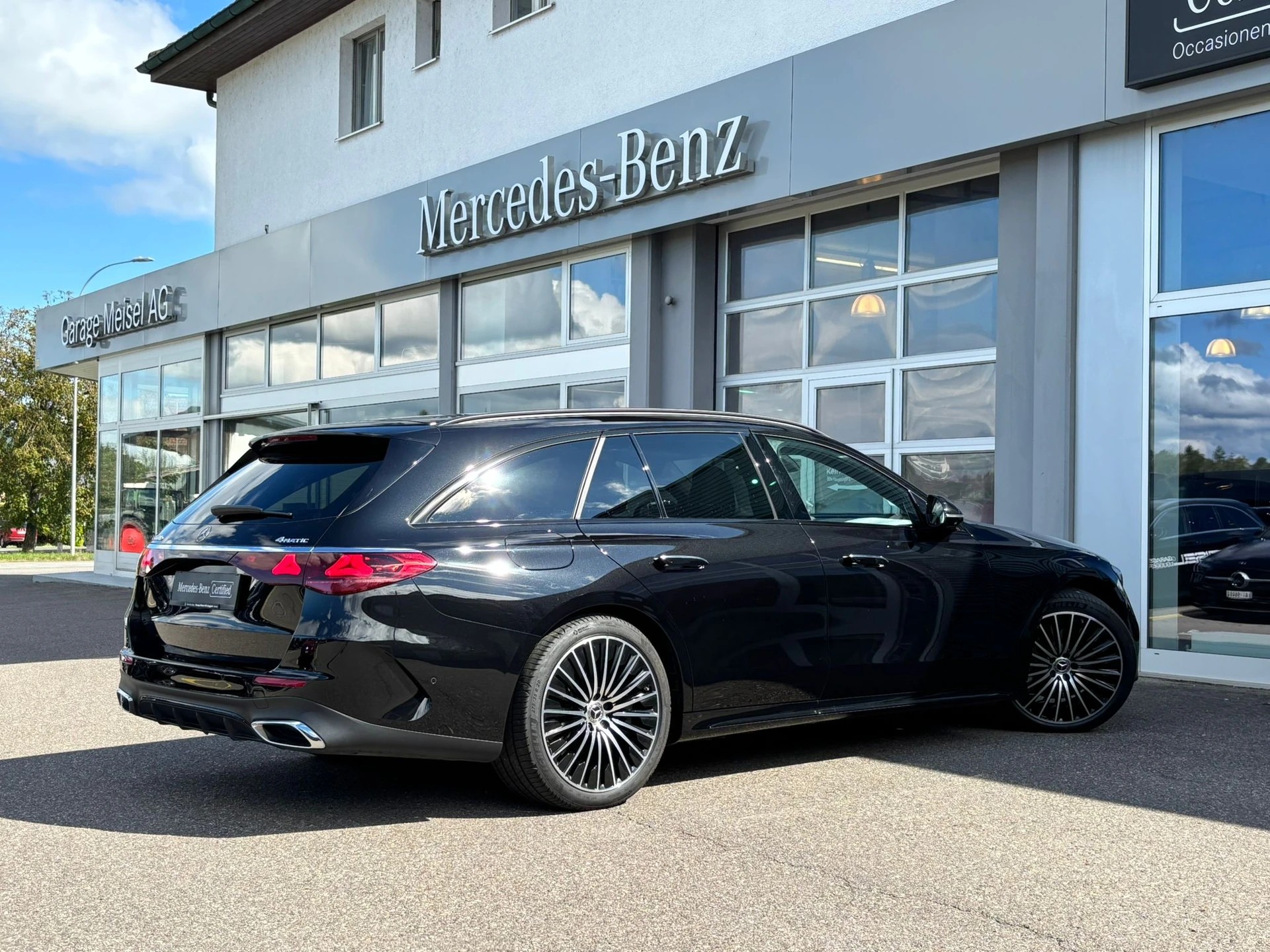MERCEDES-BENZ E 300 de AMG Line 4matic-image-2