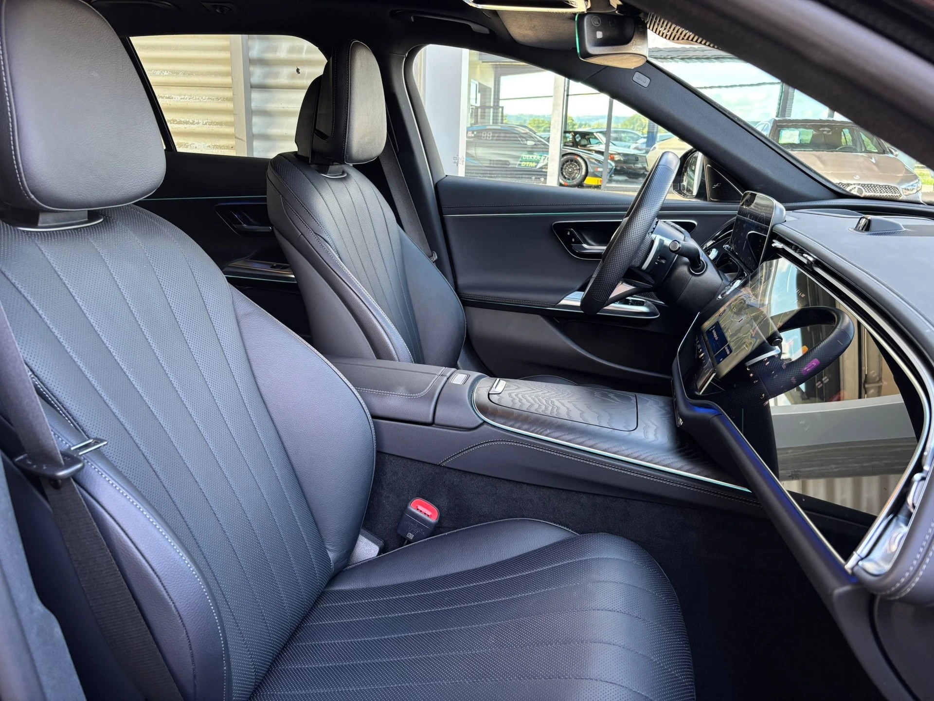 MERCEDES-BENZ E 300 de AMG Line 4matic-image-1