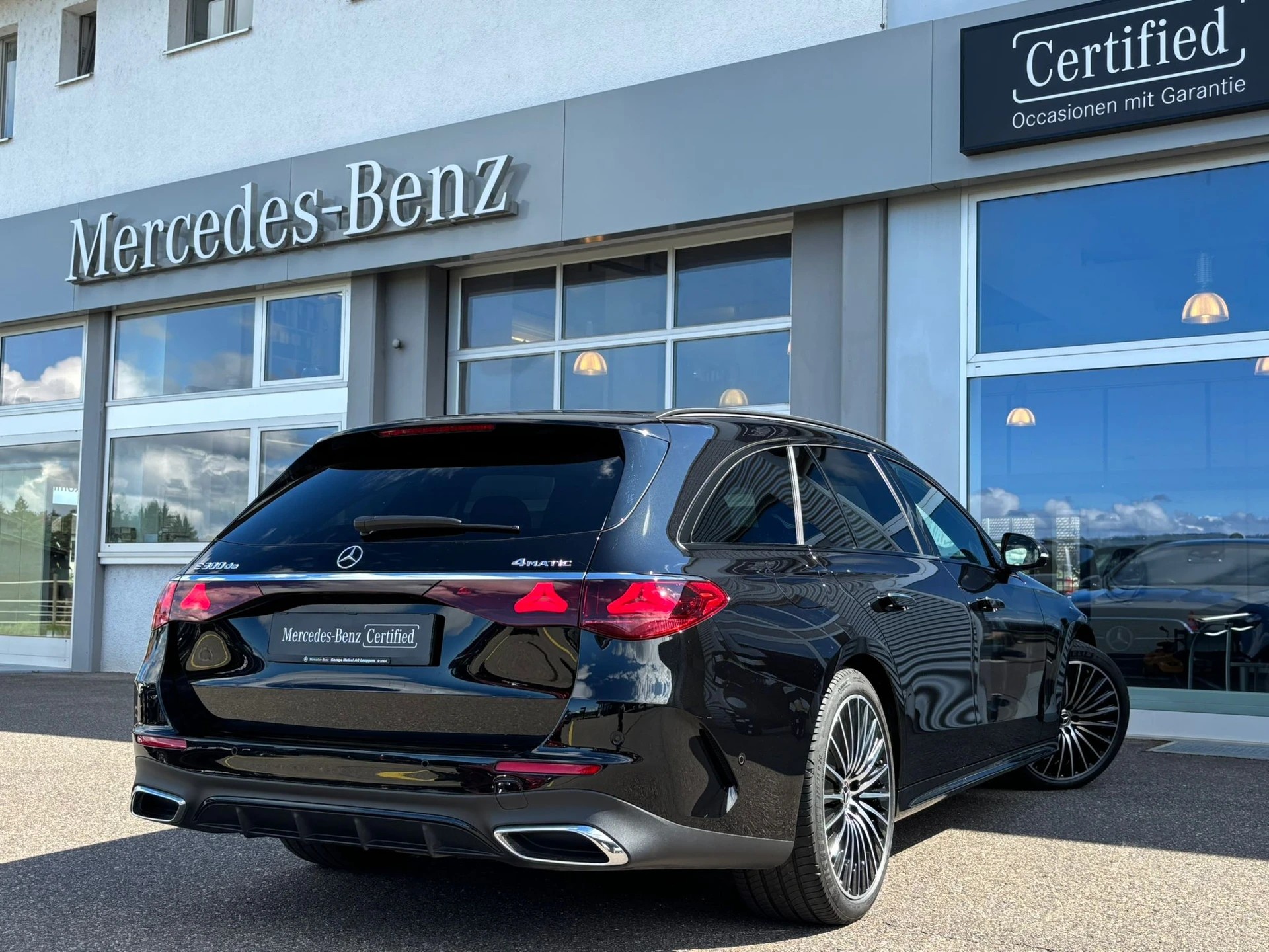 MERCEDES-BENZ E 300 de AMG Line 4matic-image-9
