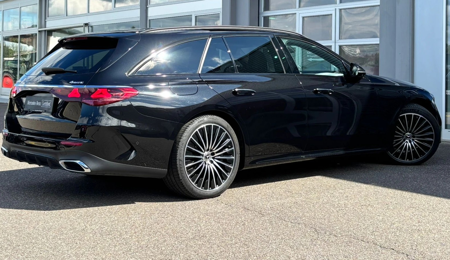 MERCEDES-BENZ E 300 de AMG Line 4matic-image-7