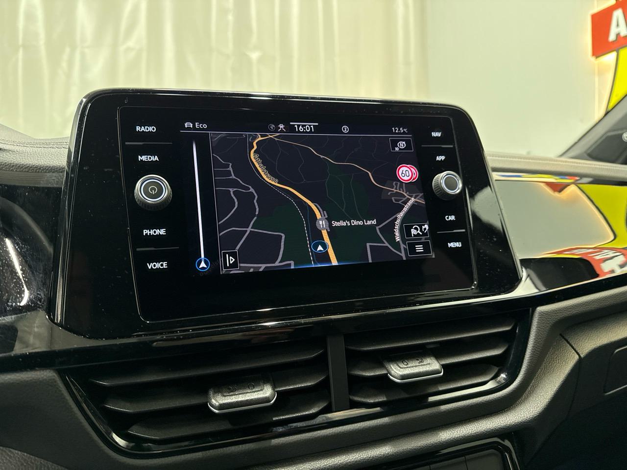 VW T-Roc 2.0 TSI R DSG 4Motion-image-5