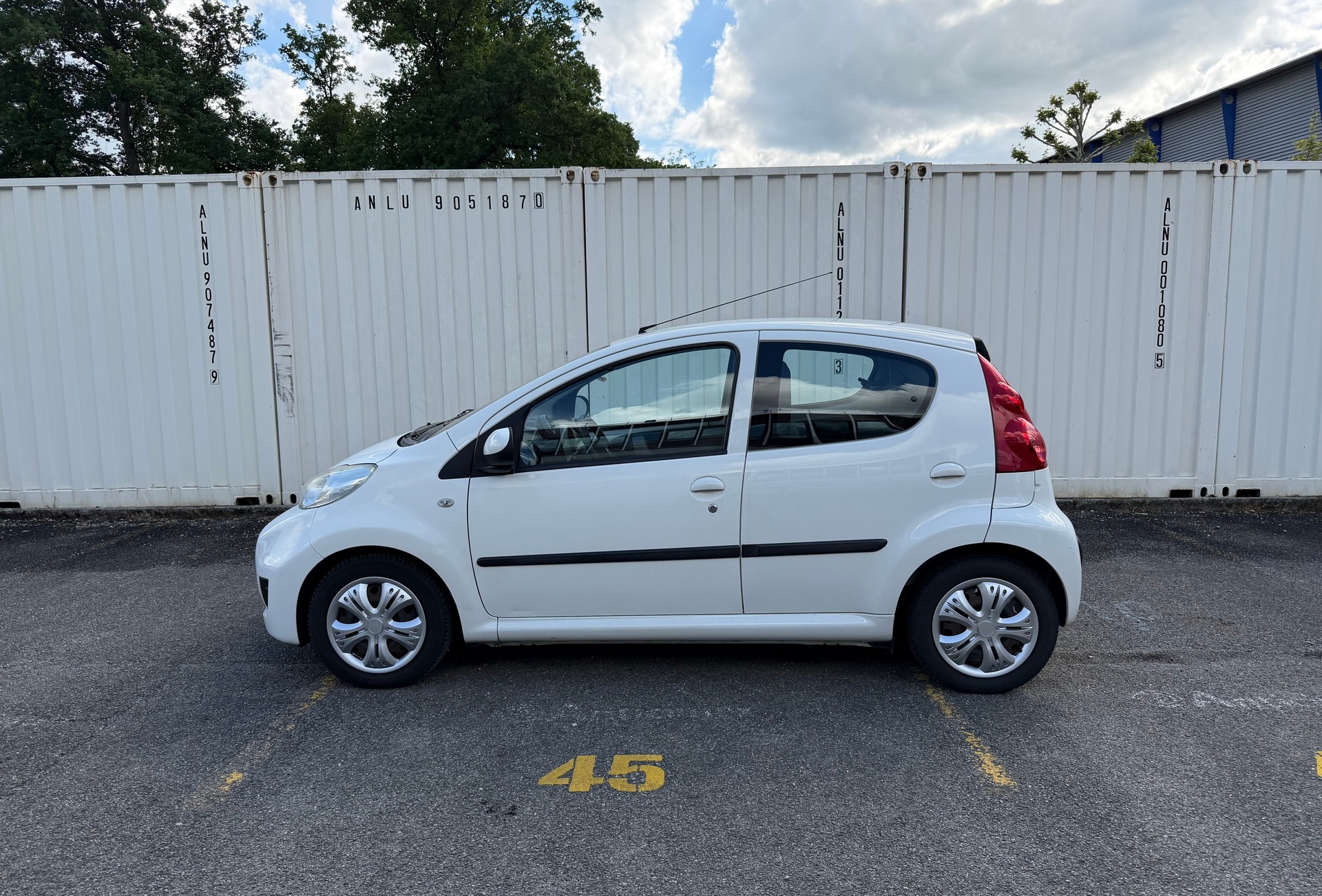 PEUGEOT 107 1.0 Swiss Edition BMP5-image-3