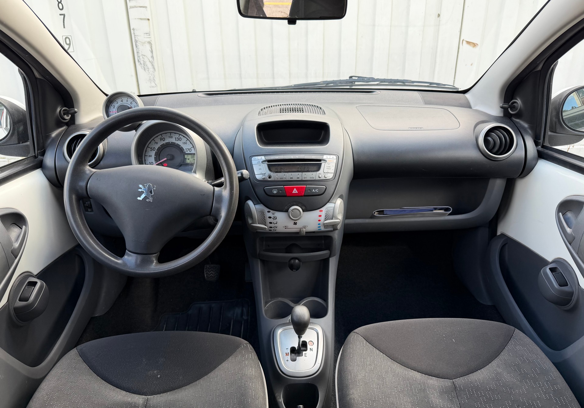 PEUGEOT 107 1.0 Swiss Edition BMP5-image-8