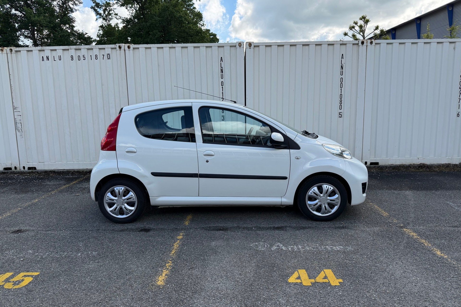 PEUGEOT 107 1.0 Swiss Edition BMP5-image-4