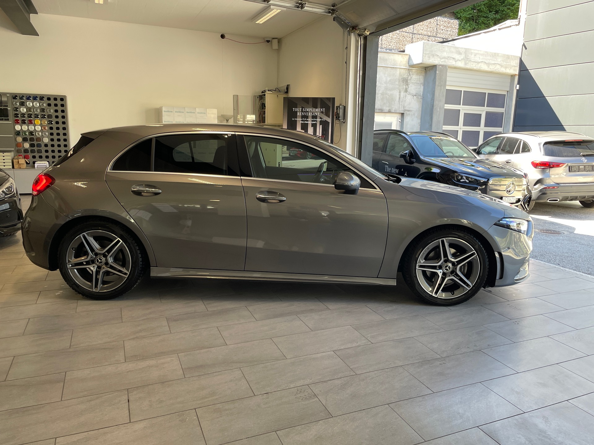 MERCEDES-BENZ A 200 AMG Line 7G-DCT-showroom-element-3